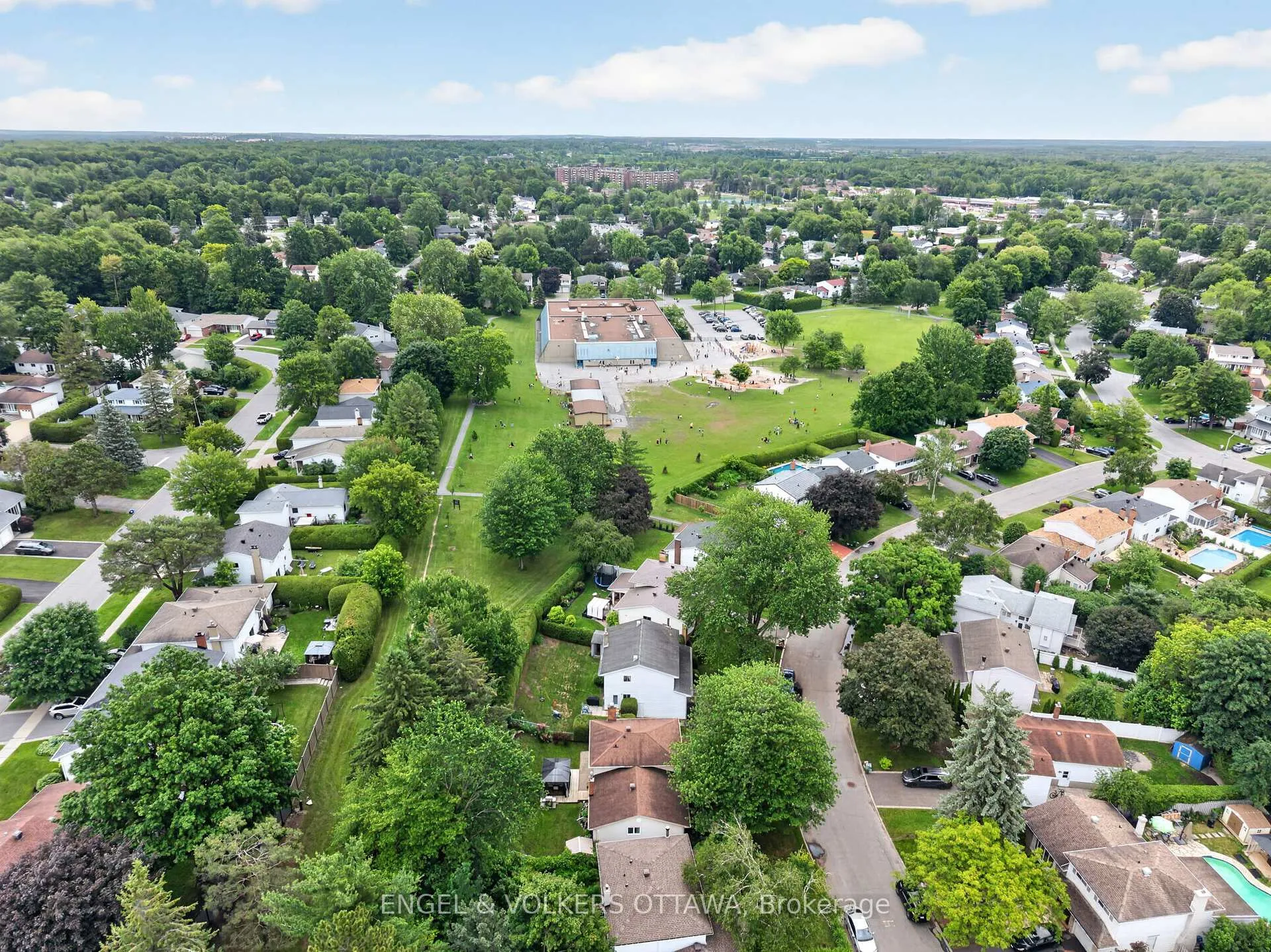 Photo 39 of 19 Woodhill Crescent, Ottawa, Blackburn Hamlet — HOMEH