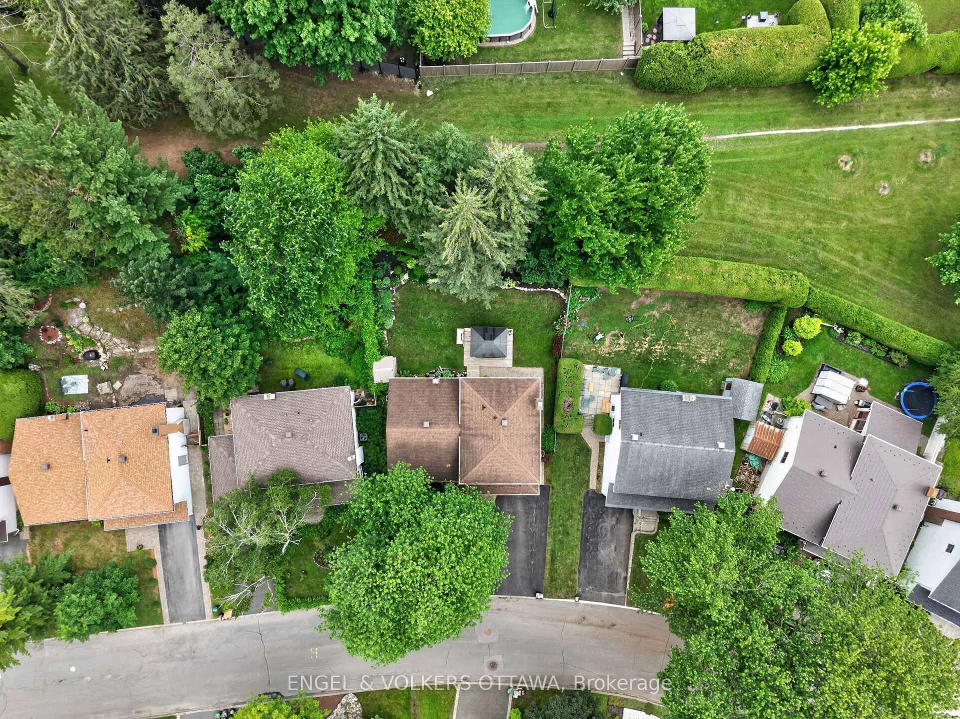 Photo 43 of 19 Woodhill Crescent, Ottawa, Blackburn Hamlet — HOMEH