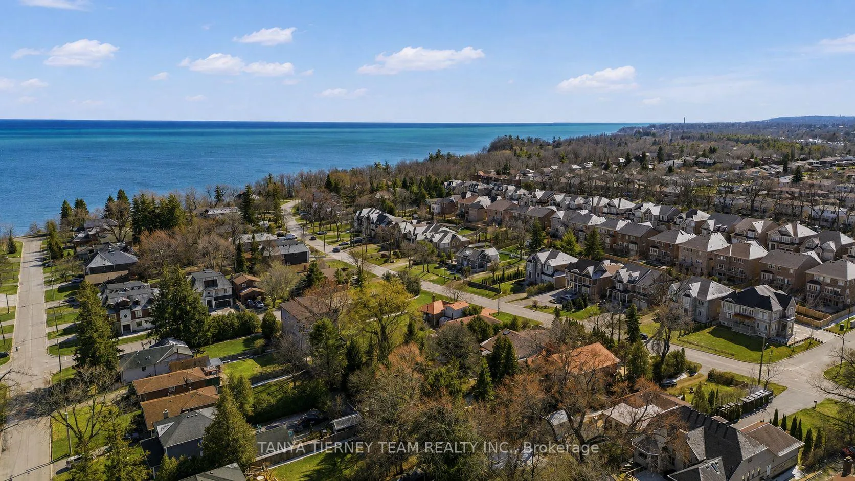 Photo 2 of 575 Park Crescent, Pickering, West Shore — HOMEH