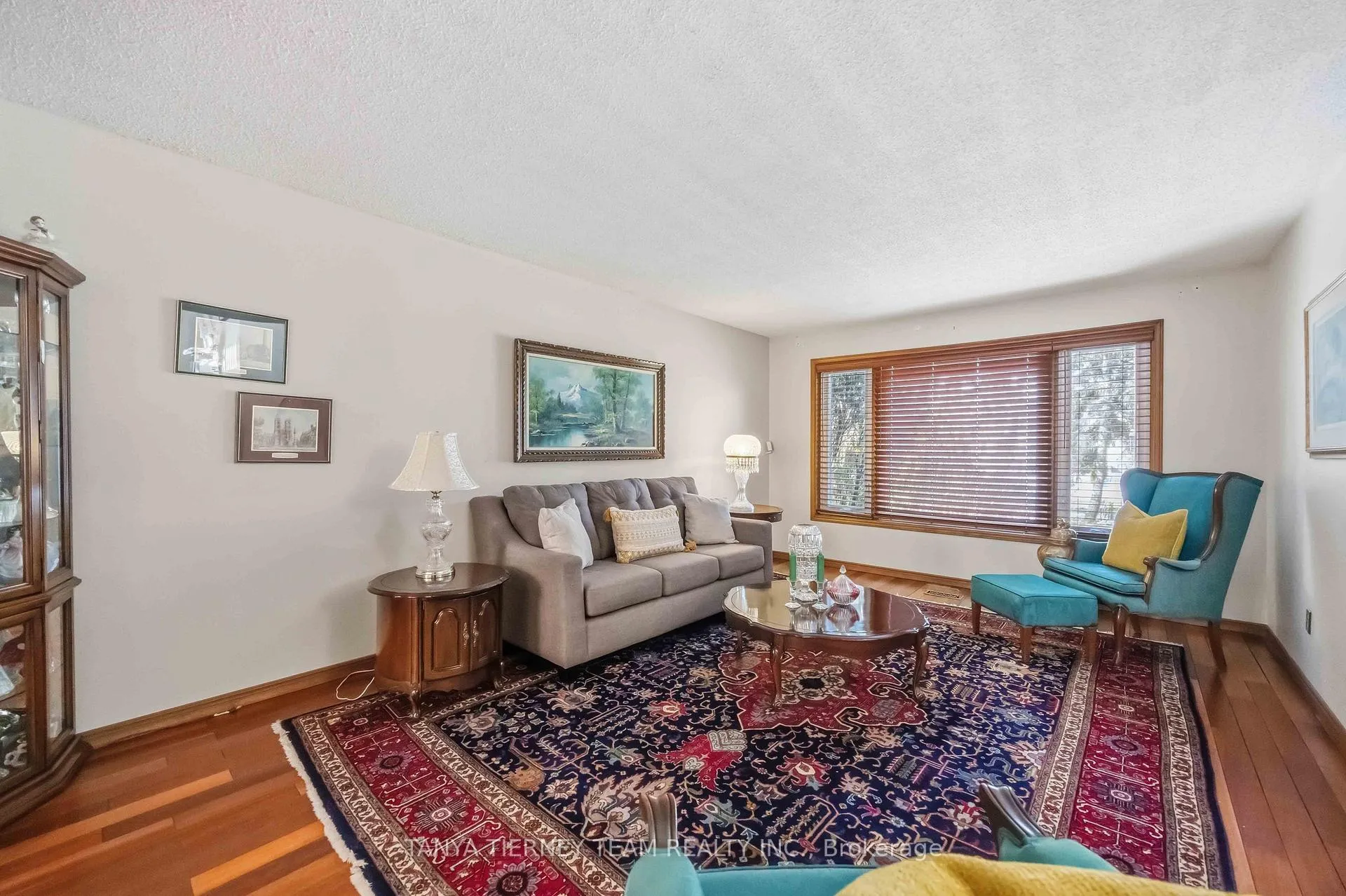 Photo 5 of 575 Park Crescent, Pickering, West Shore — HOMEH