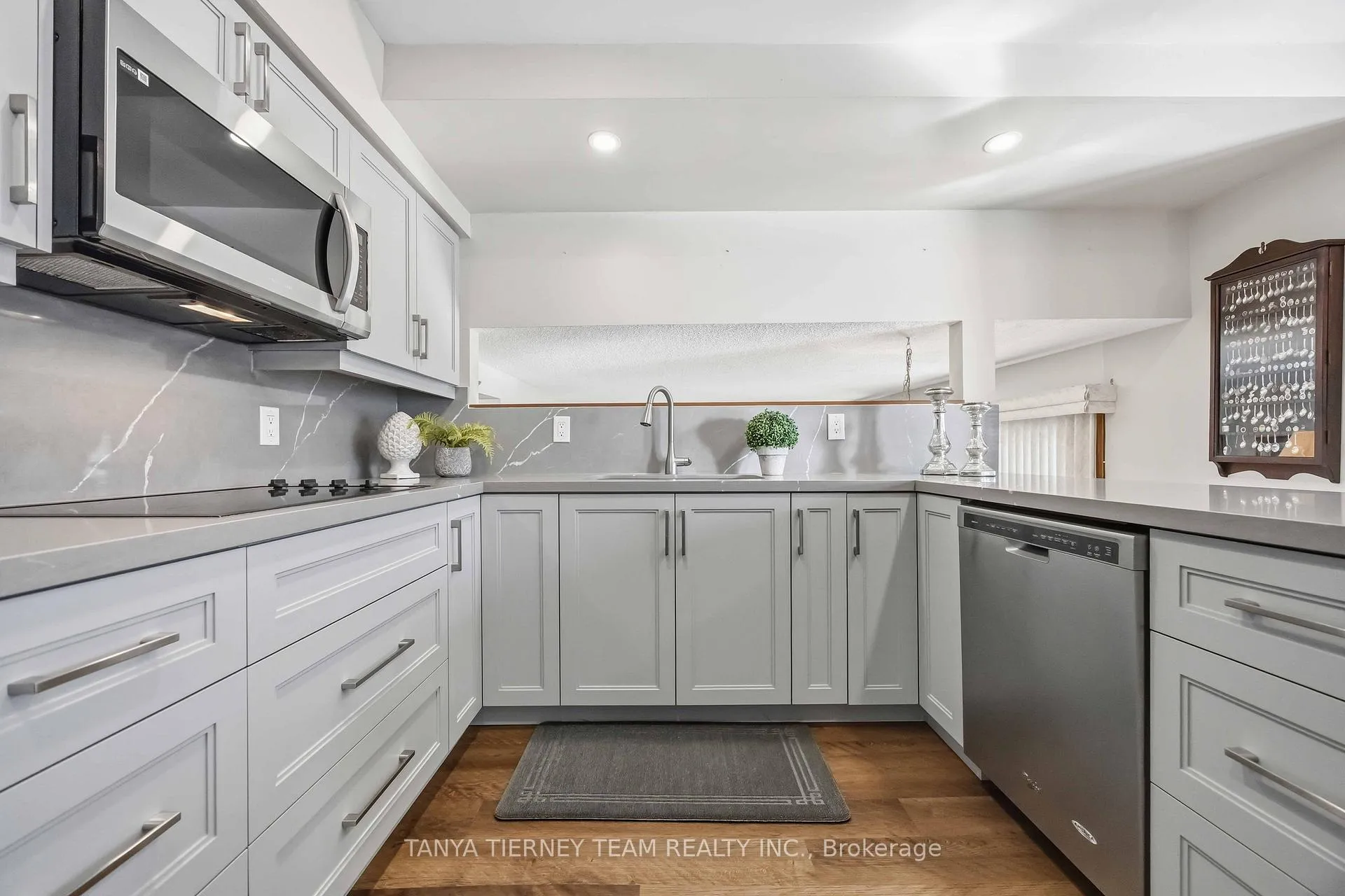 Photo 17 of 575 Park Crescent, Pickering, West Shore — HOMEH