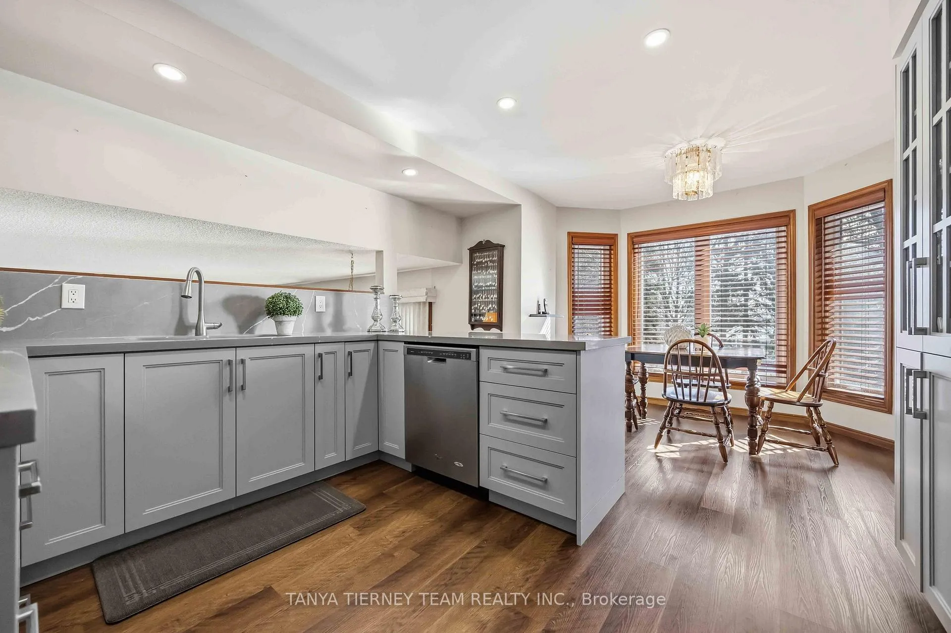 Photo 18 of 575 Park Crescent, Pickering, West Shore — HOMEH