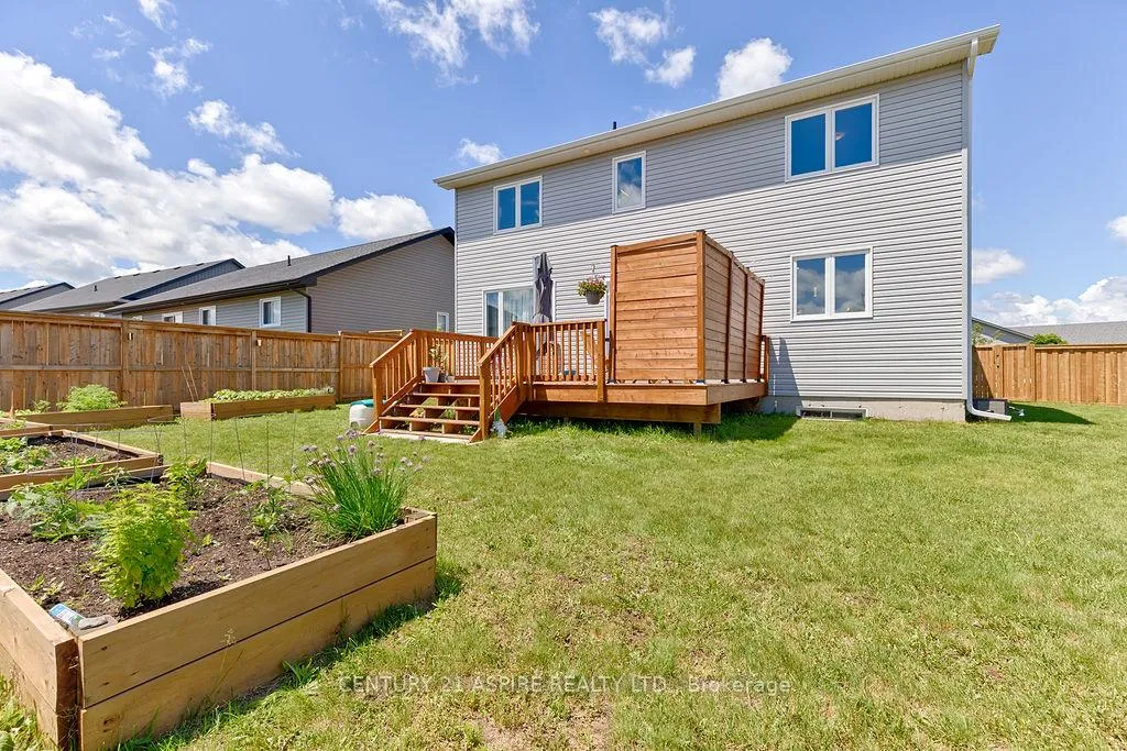 Photo 38 of 5 Drew Street, Petawawa, Petawawa — HOMEH