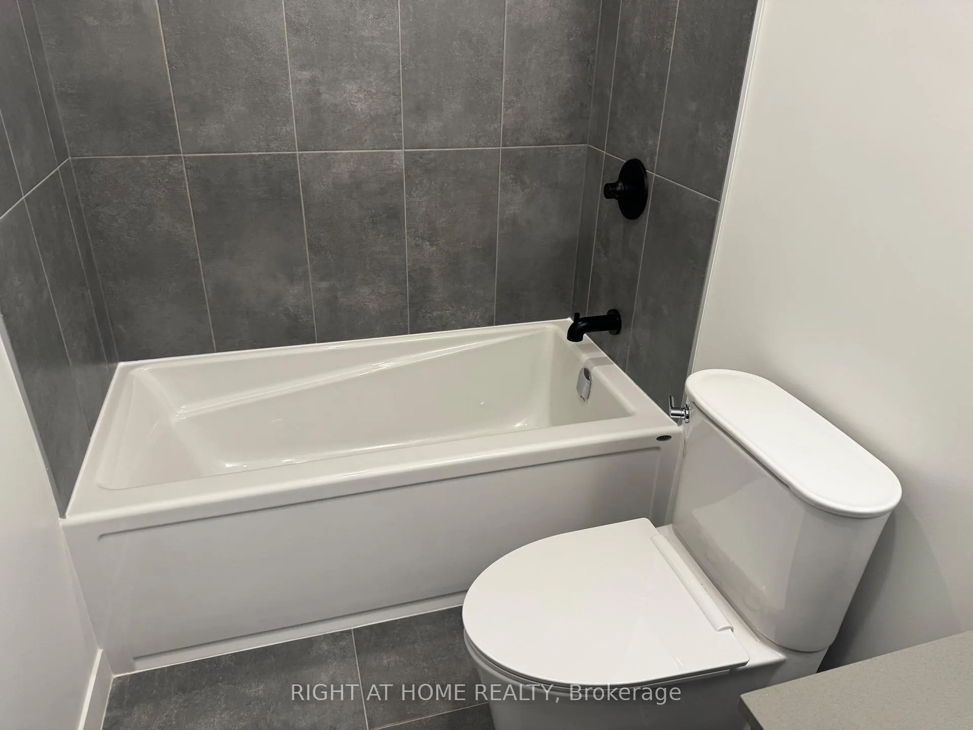 Photo 12 of Unit 312, 4878 Powers Common, Burlington, Appleby — HOMEH