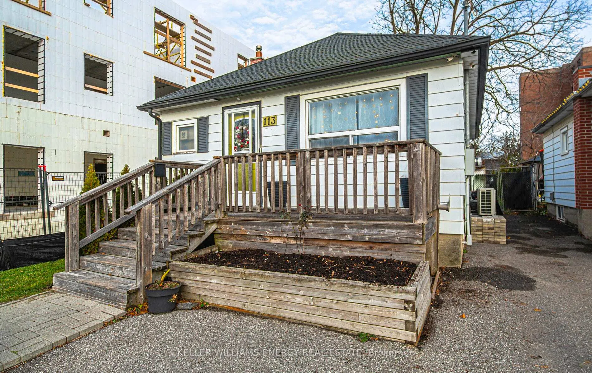 Photo 2 of 113 Kaiser Crescent, Oshawa, O'Neill — HOMEH