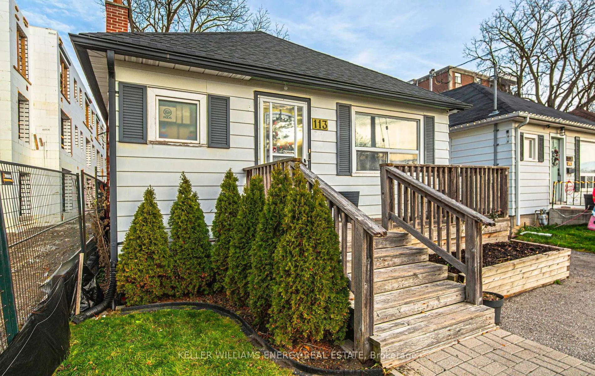 Photo 3 of 113 Kaiser Crescent, Oshawa, O'Neill — HOMEH