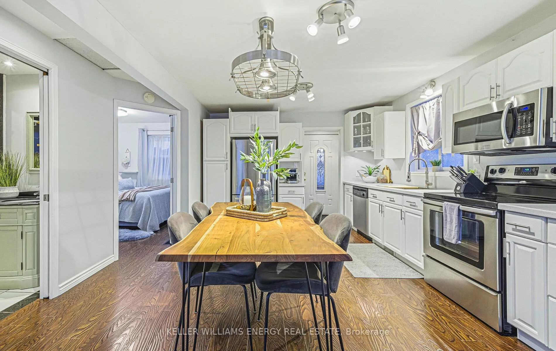 Photo 9 of 113 Kaiser Crescent, Oshawa, O'Neill — HOMEH