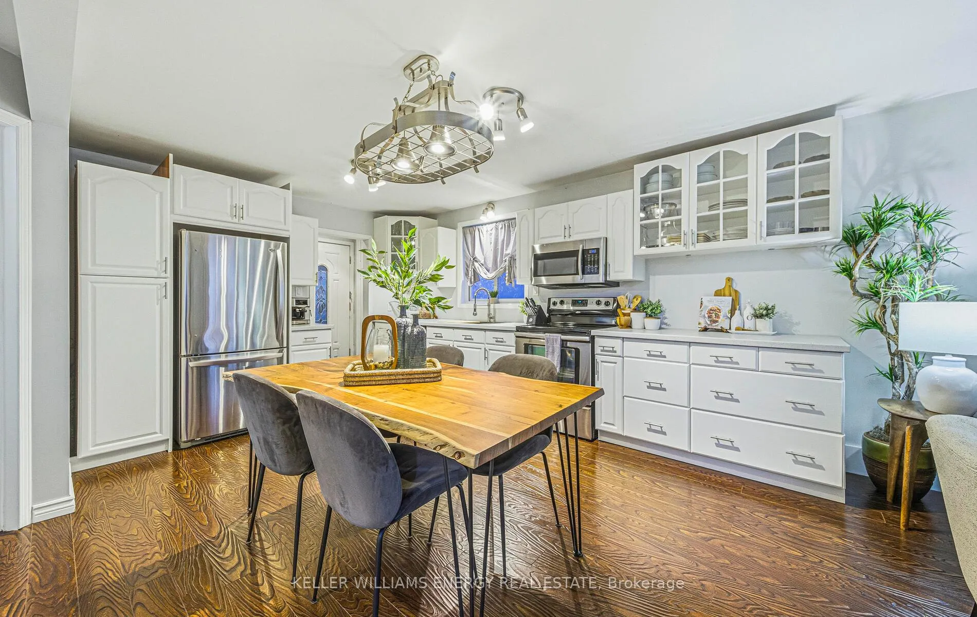 Photo 10 of 113 Kaiser Crescent, Oshawa, O'Neill — HOMEH