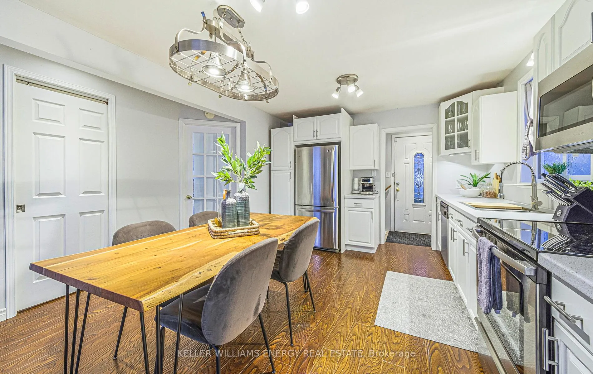 Photo 12 of 113 Kaiser Crescent, Oshawa, O'Neill — HOMEH