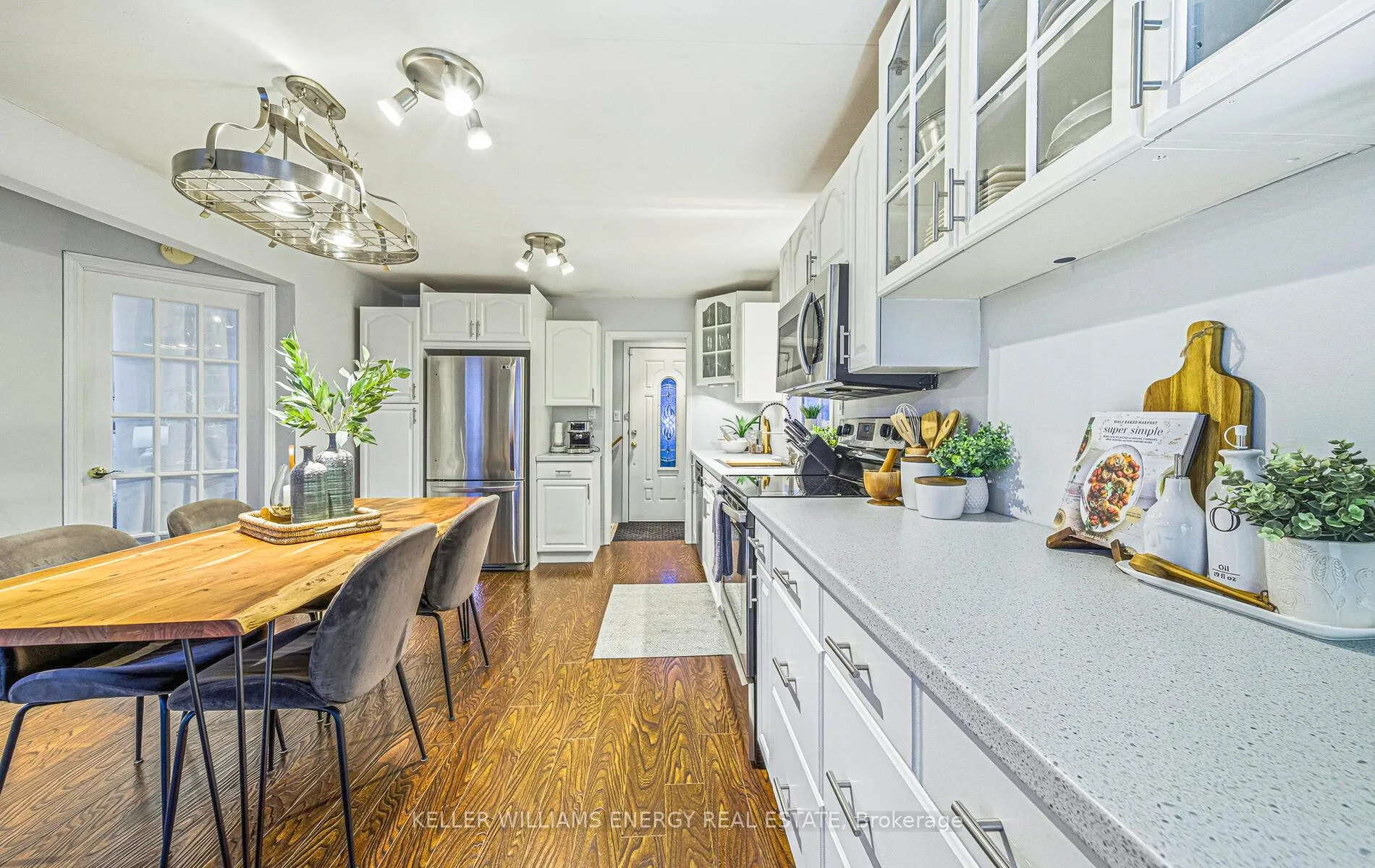 Photo 13 of 113 Kaiser Crescent, Oshawa, O'Neill — HOMEH