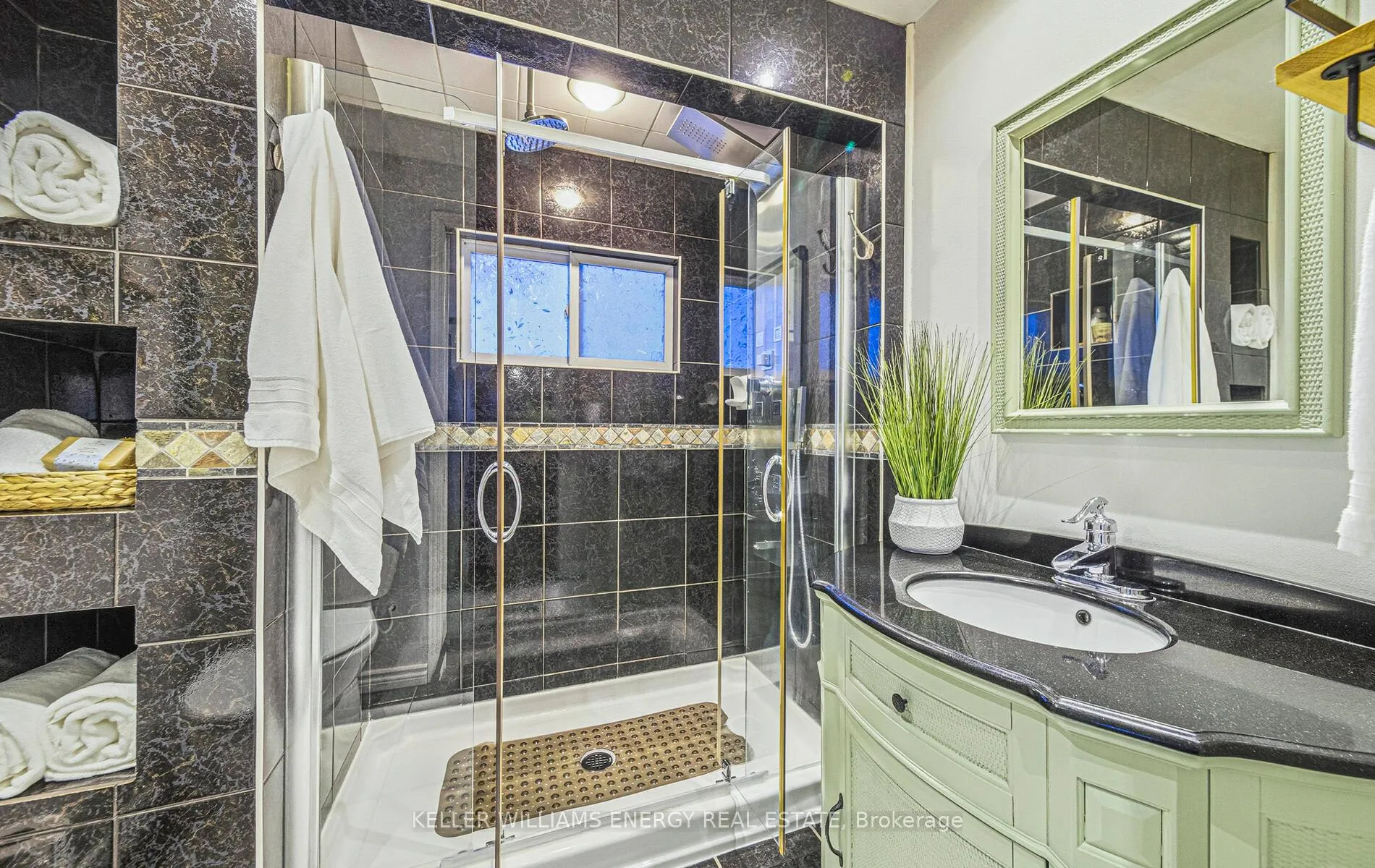 Photo 20 of 113 Kaiser Crescent, Oshawa, O'Neill — HOMEH