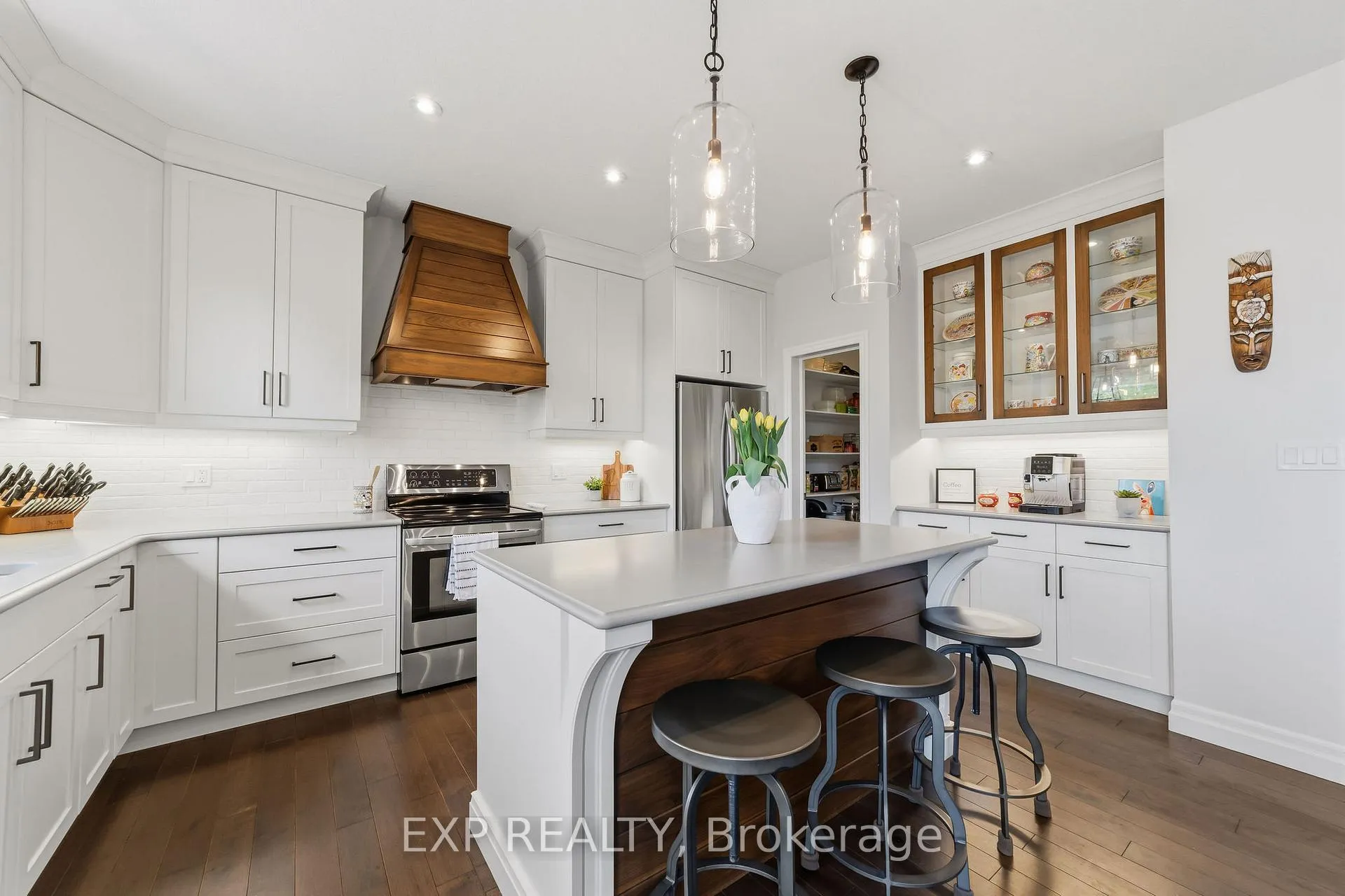Photo 7 of 26 Carolina Crescent, St. Thomas — HOMEH