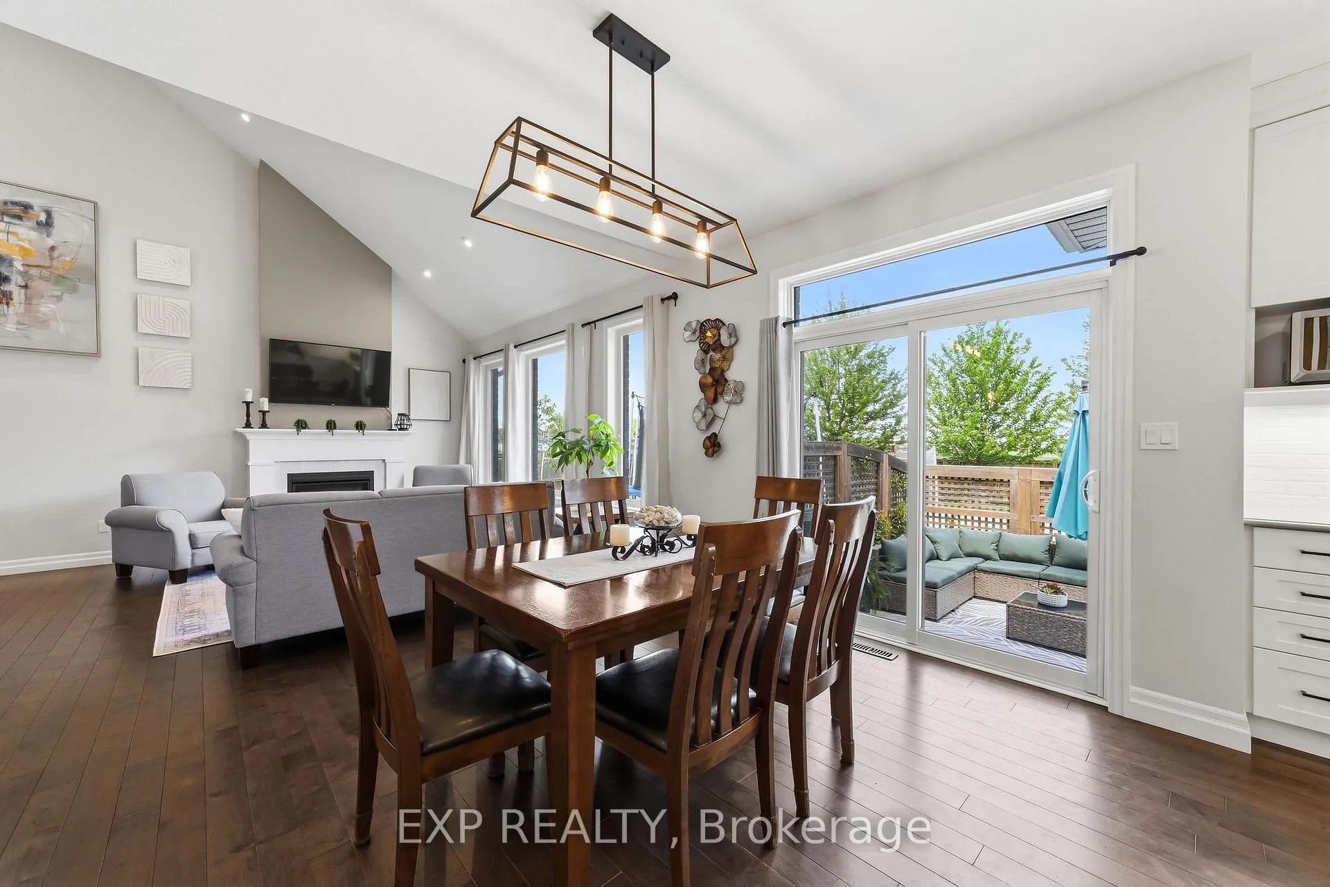 Photo 9 of 26 Carolina Crescent, St. Thomas — HOMEH