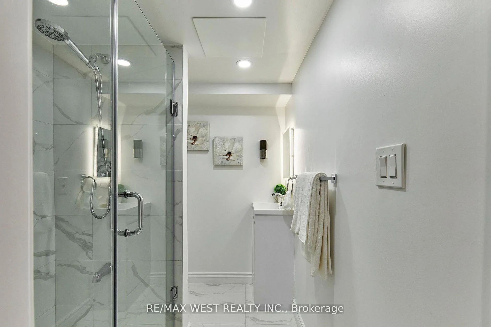 Photo 11 of Unit Bsmt, 67 Hobbs Drive, Clarington, Bowmanville — HOMEH