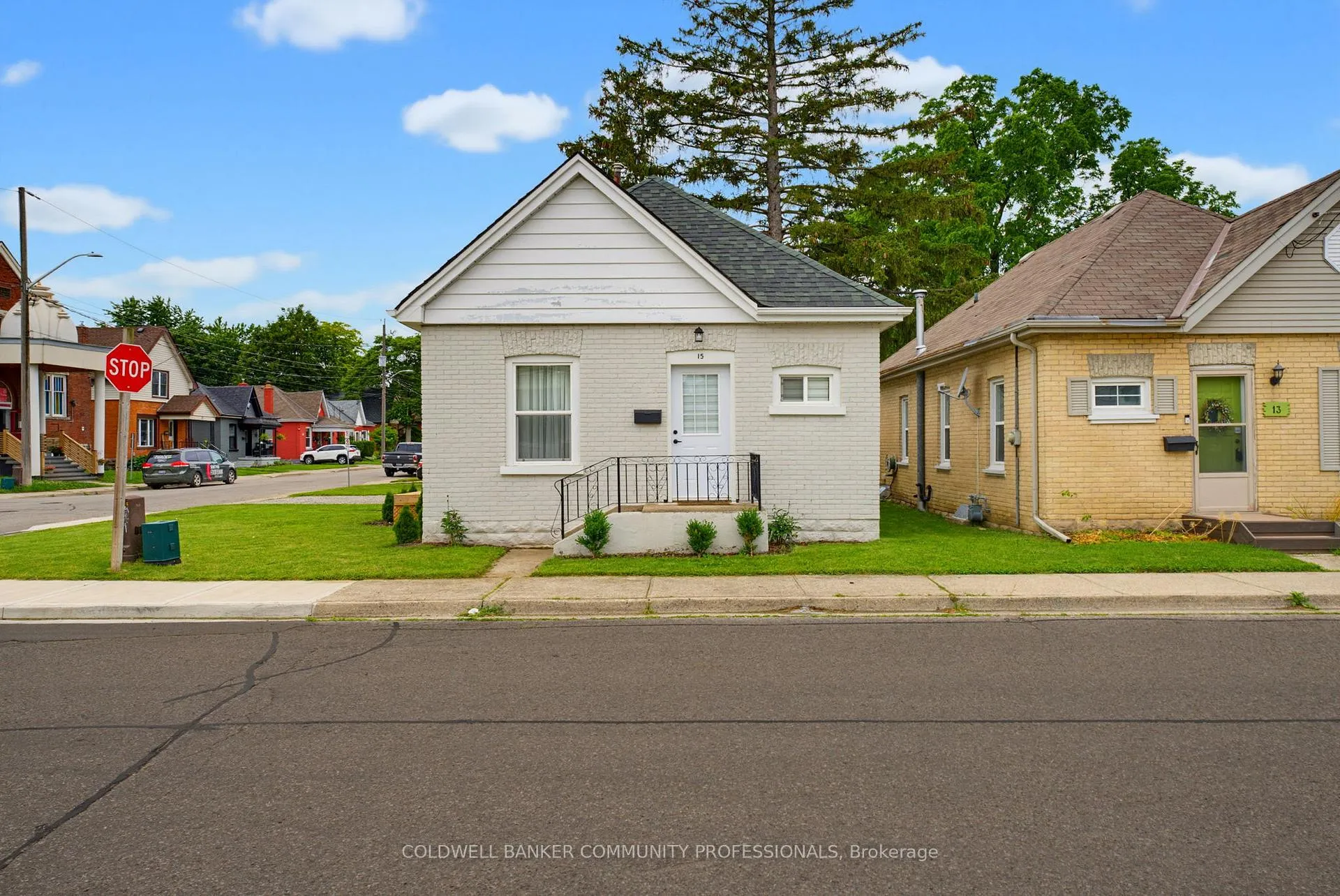 Photo 3 of 15 Gordon Street, Brantford — HOMEH