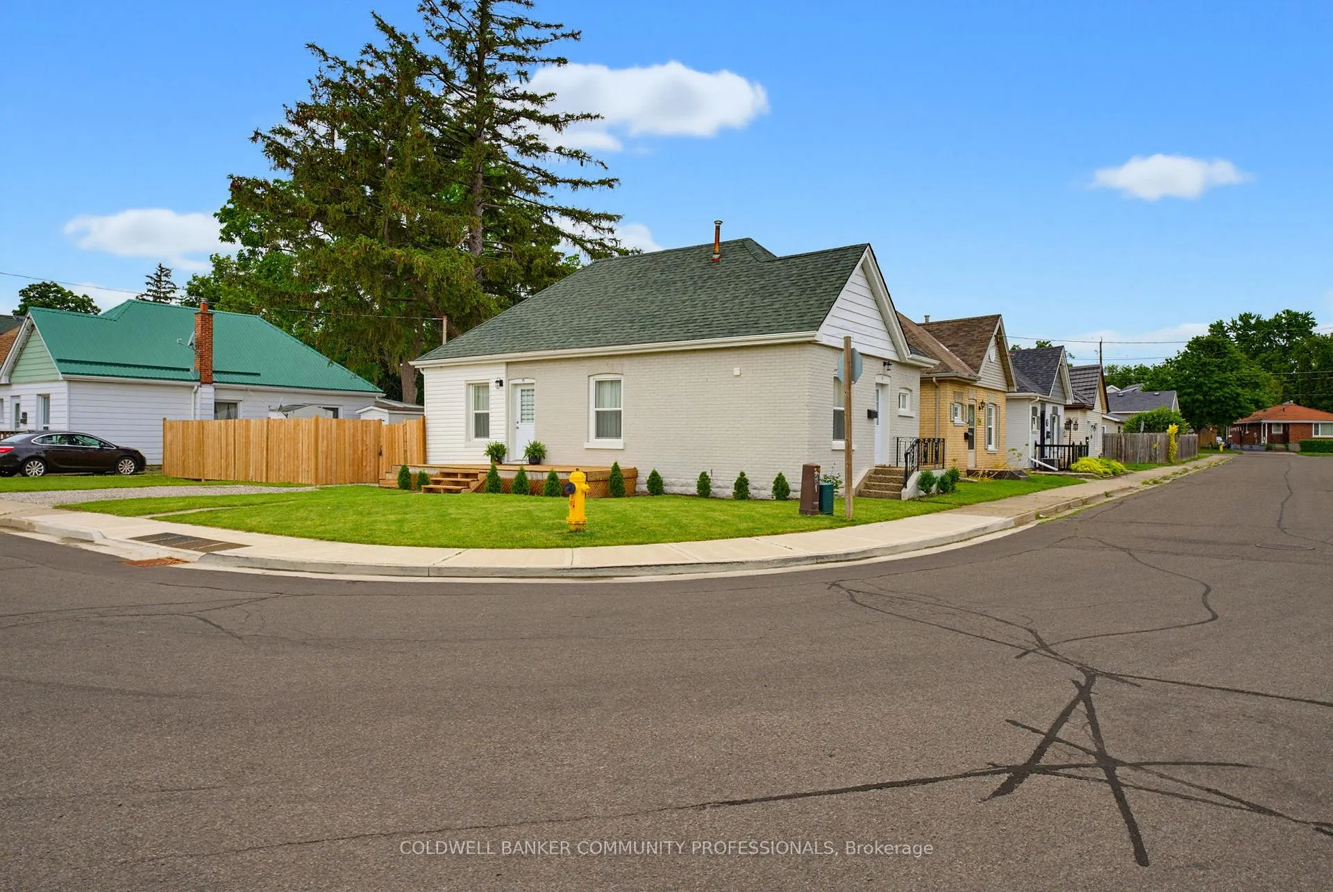 Photo 7 of 15 Gordon Street, Brantford — HOMEH