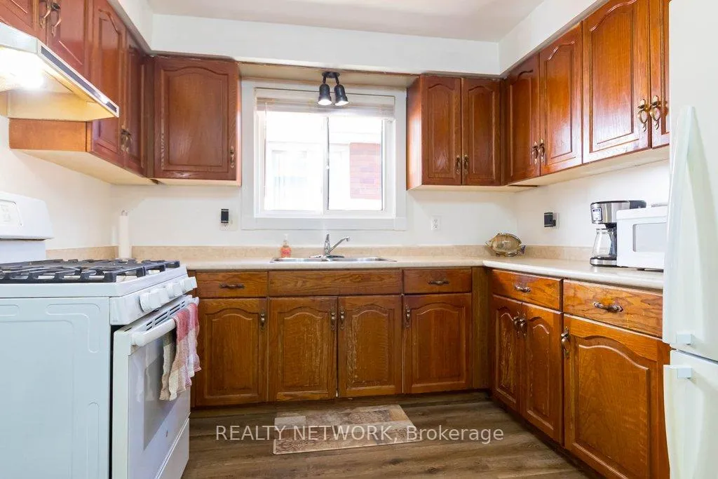 Photo 11 of 310 Stone Church Road E, Hamilton, Barnstown — HOMEH