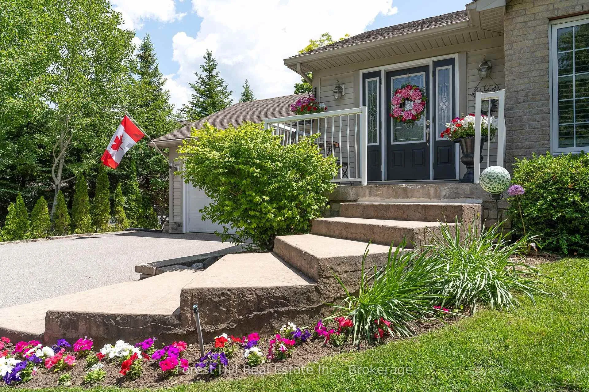 Front of 131 Aspen Way