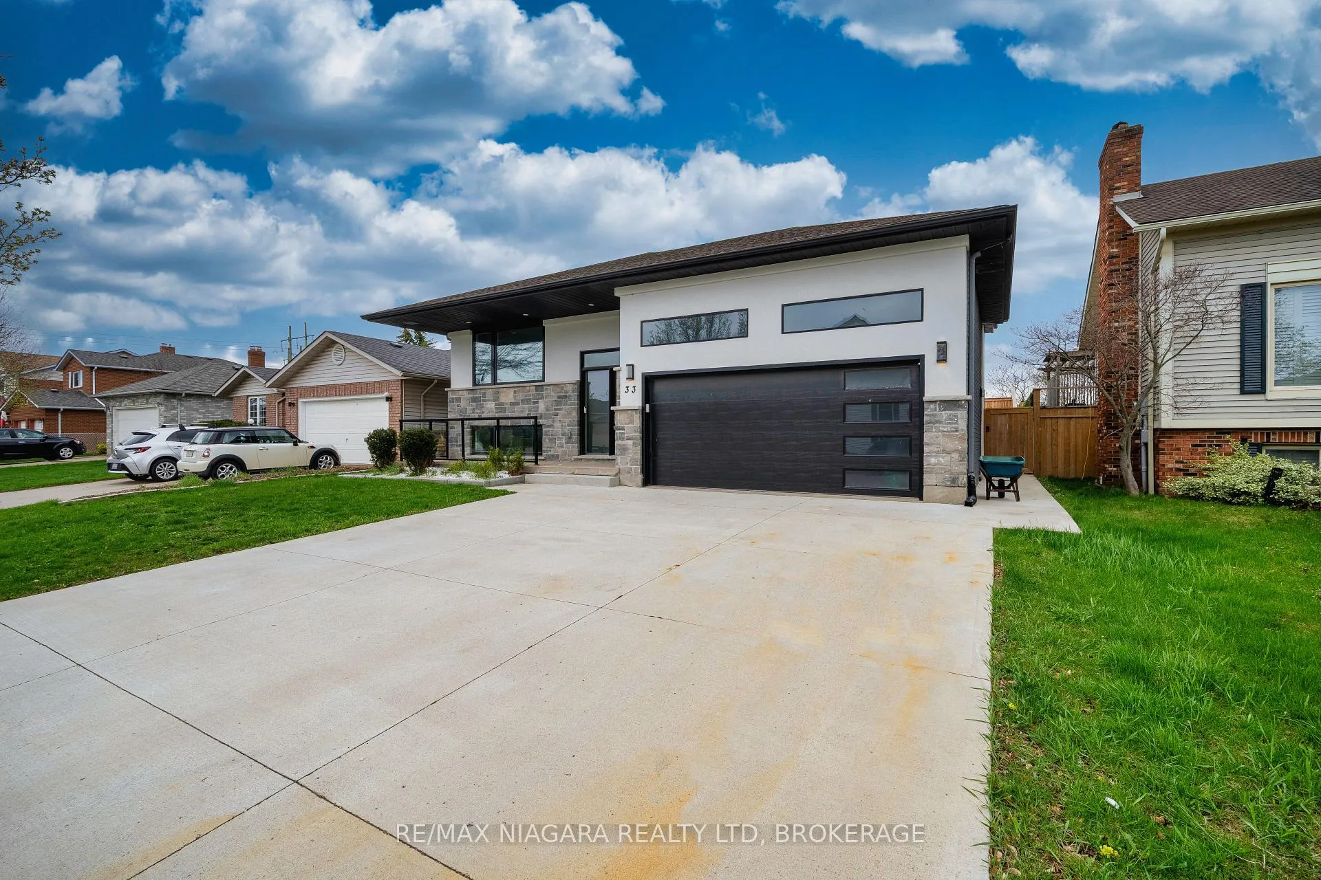Photo 2 of 33 West Farmington Drive, St. Catharines, Grapeview — HOMEH