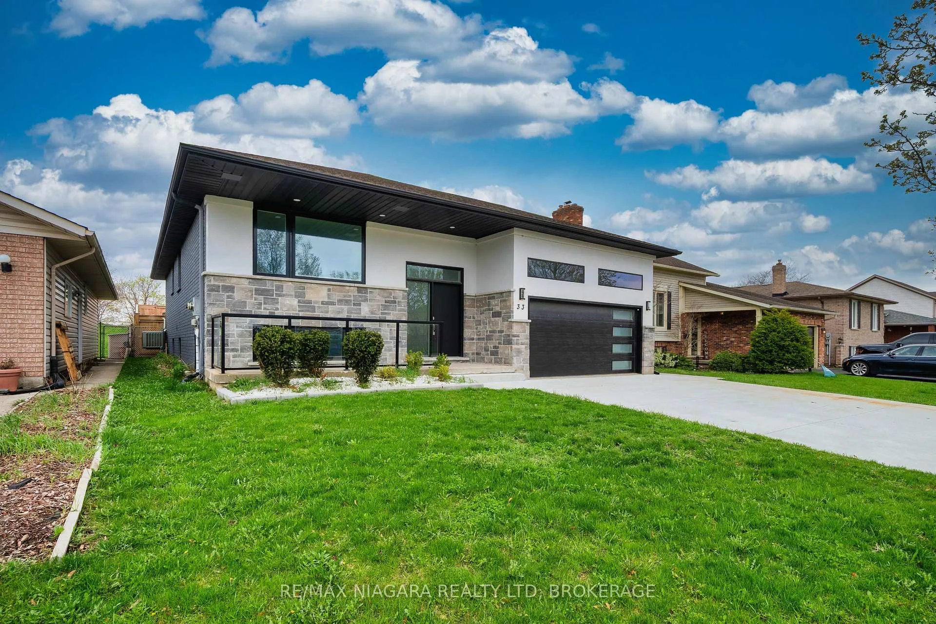 Photo 3 of 33 West Farmington Drive, St. Catharines, Grapeview — HOMEH