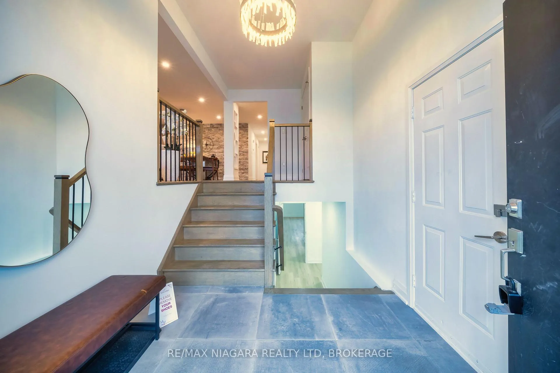 Photo 4 of 33 West Farmington Drive, St. Catharines, Grapeview — HOMEH