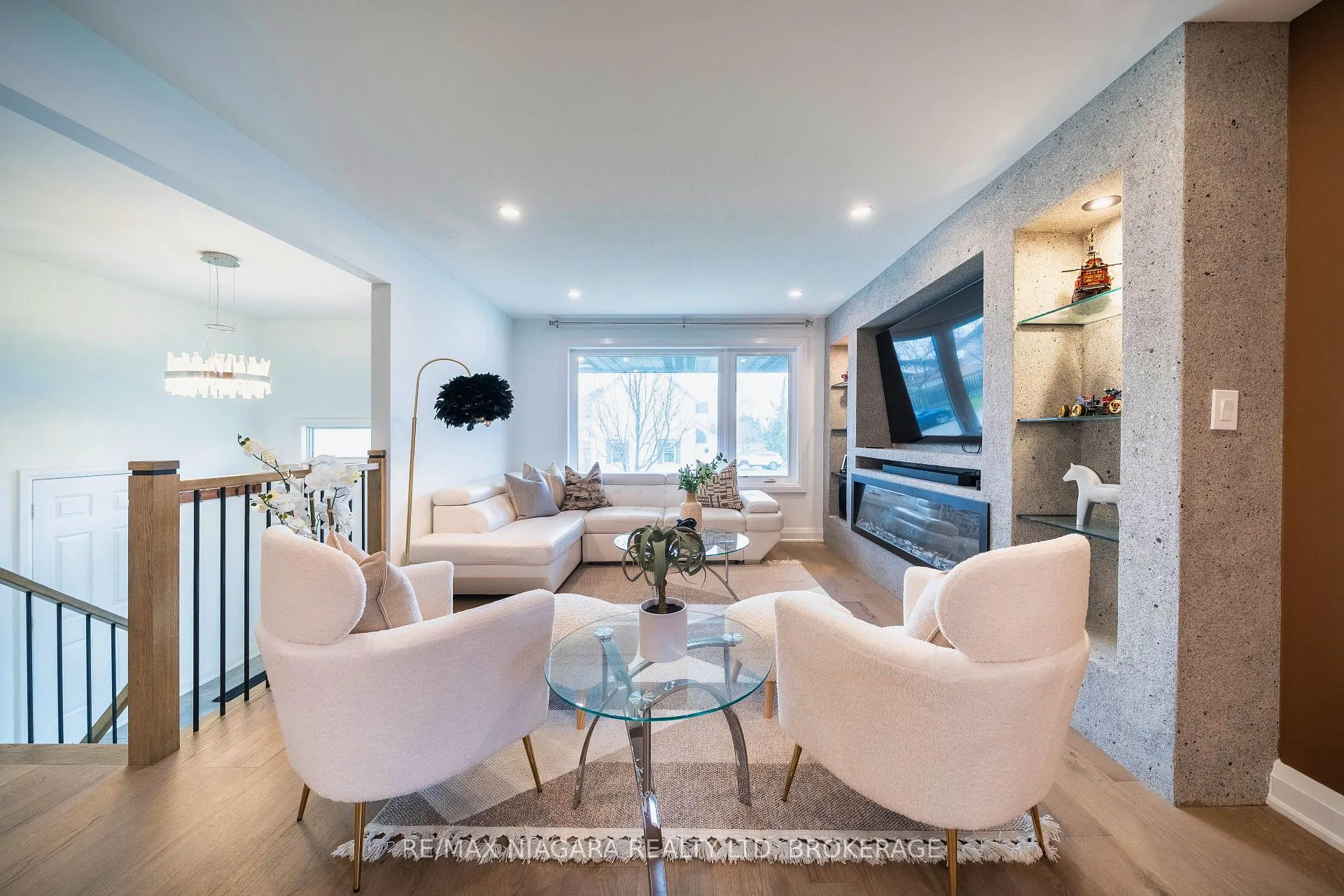 Photo 5 of 33 West Farmington Drive, St. Catharines, Grapeview — HOMEH