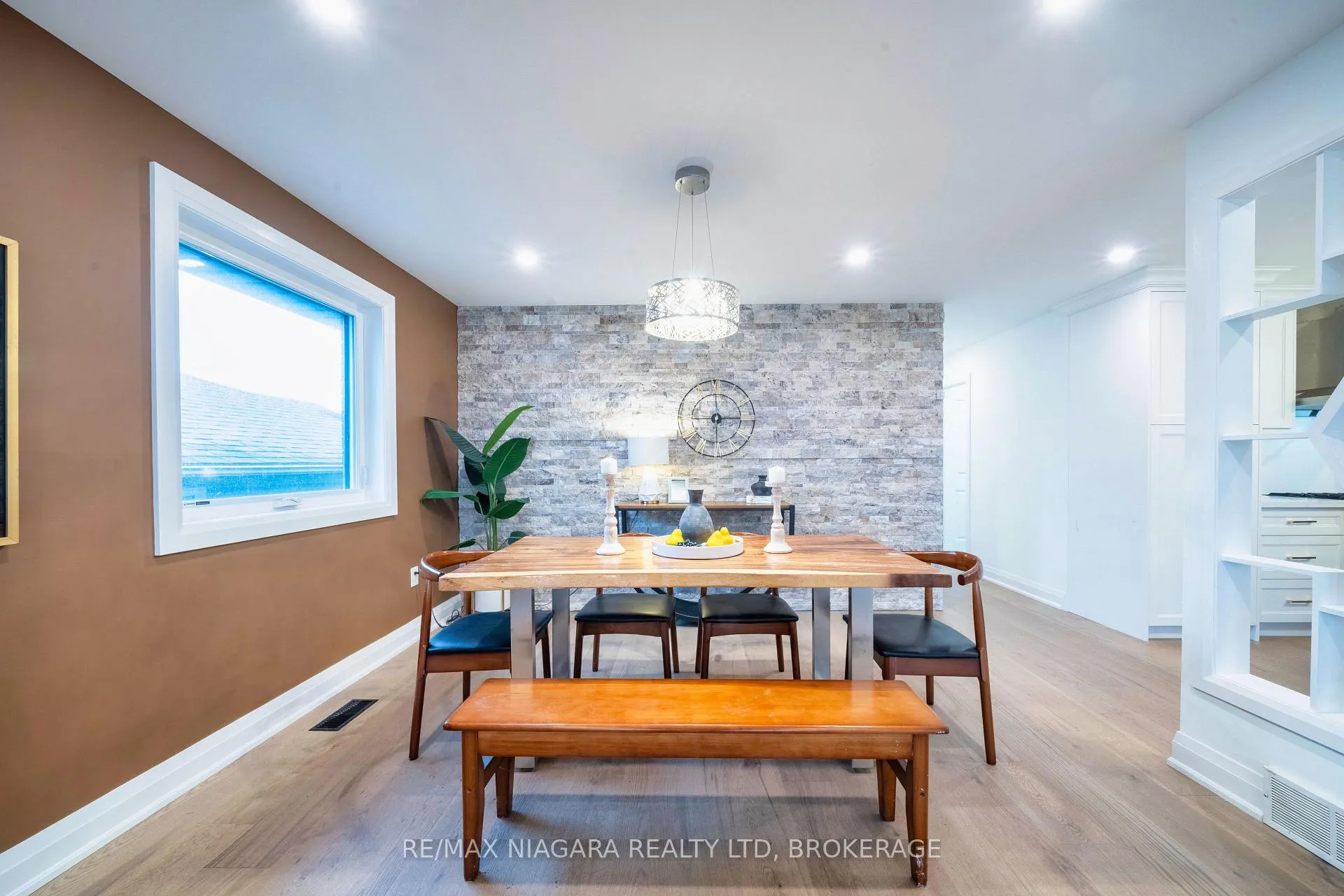Photo 10 of 33 West Farmington Drive, St. Catharines, Grapeview — HOMEH