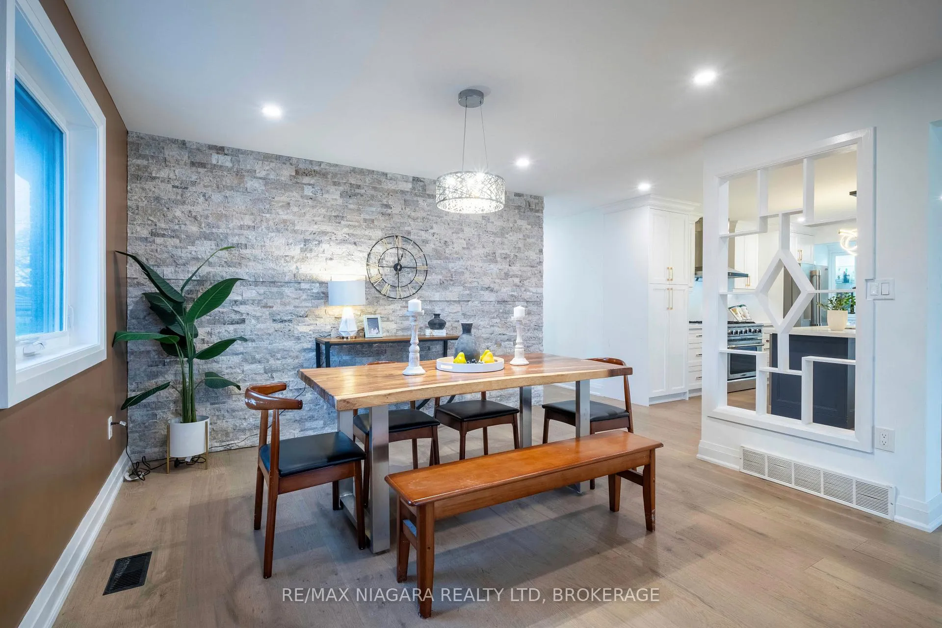 Photo 11 of 33 West Farmington Drive, St. Catharines, Grapeview — HOMEH