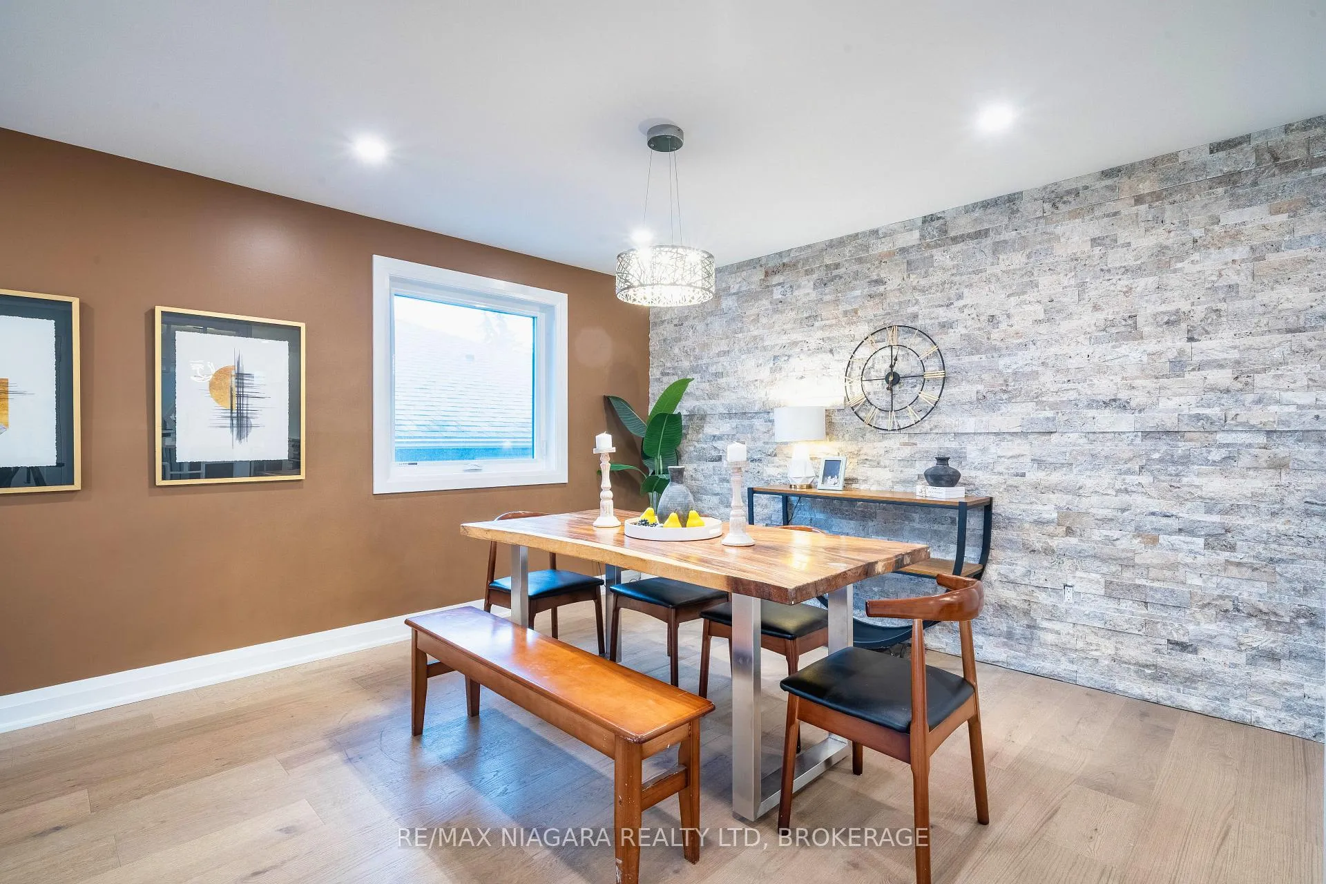 Photo 12 of 33 West Farmington Drive, St. Catharines, Grapeview — HOMEH