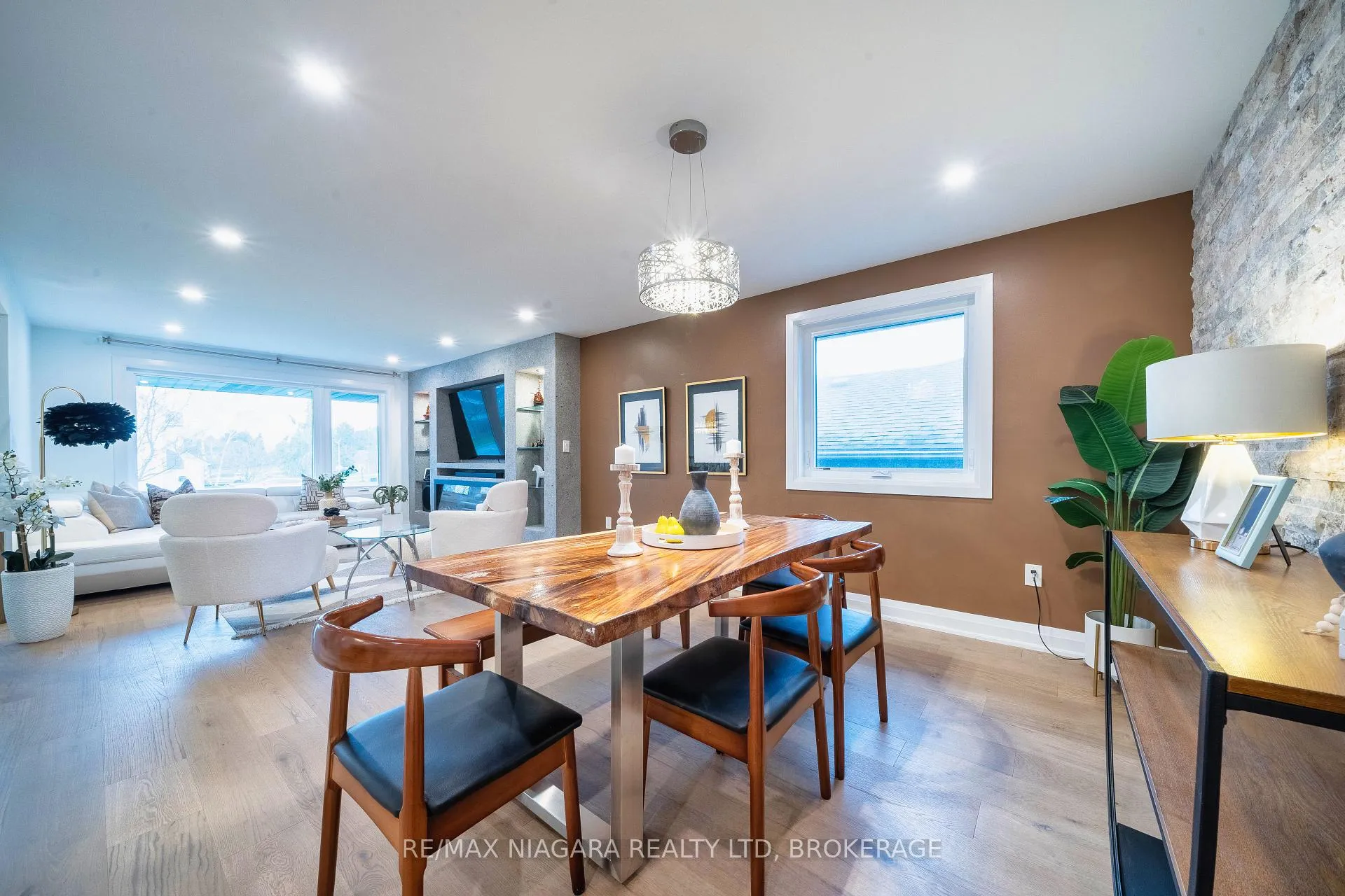 Photo 13 of 33 West Farmington Drive, St. Catharines, Grapeview — HOMEH