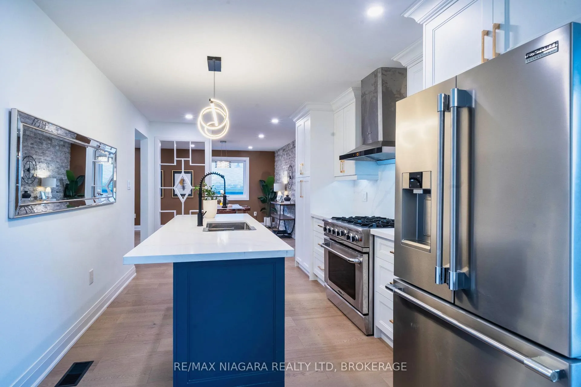Photo 16 of 33 West Farmington Drive, St. Catharines, Grapeview — HOMEH