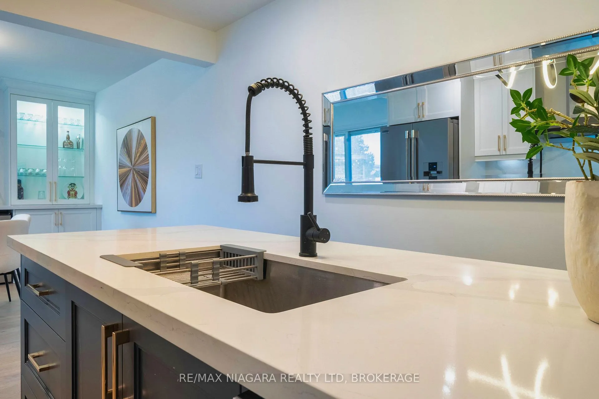 Photo 18 of 33 West Farmington Drive, St. Catharines, Grapeview — HOMEH