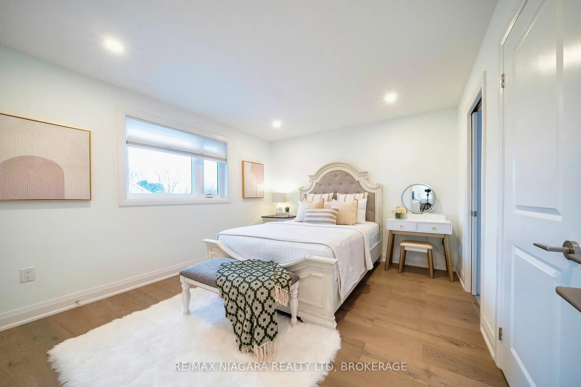 Photo 24 of 33 West Farmington Drive, St. Catharines, Grapeview — HOMEH