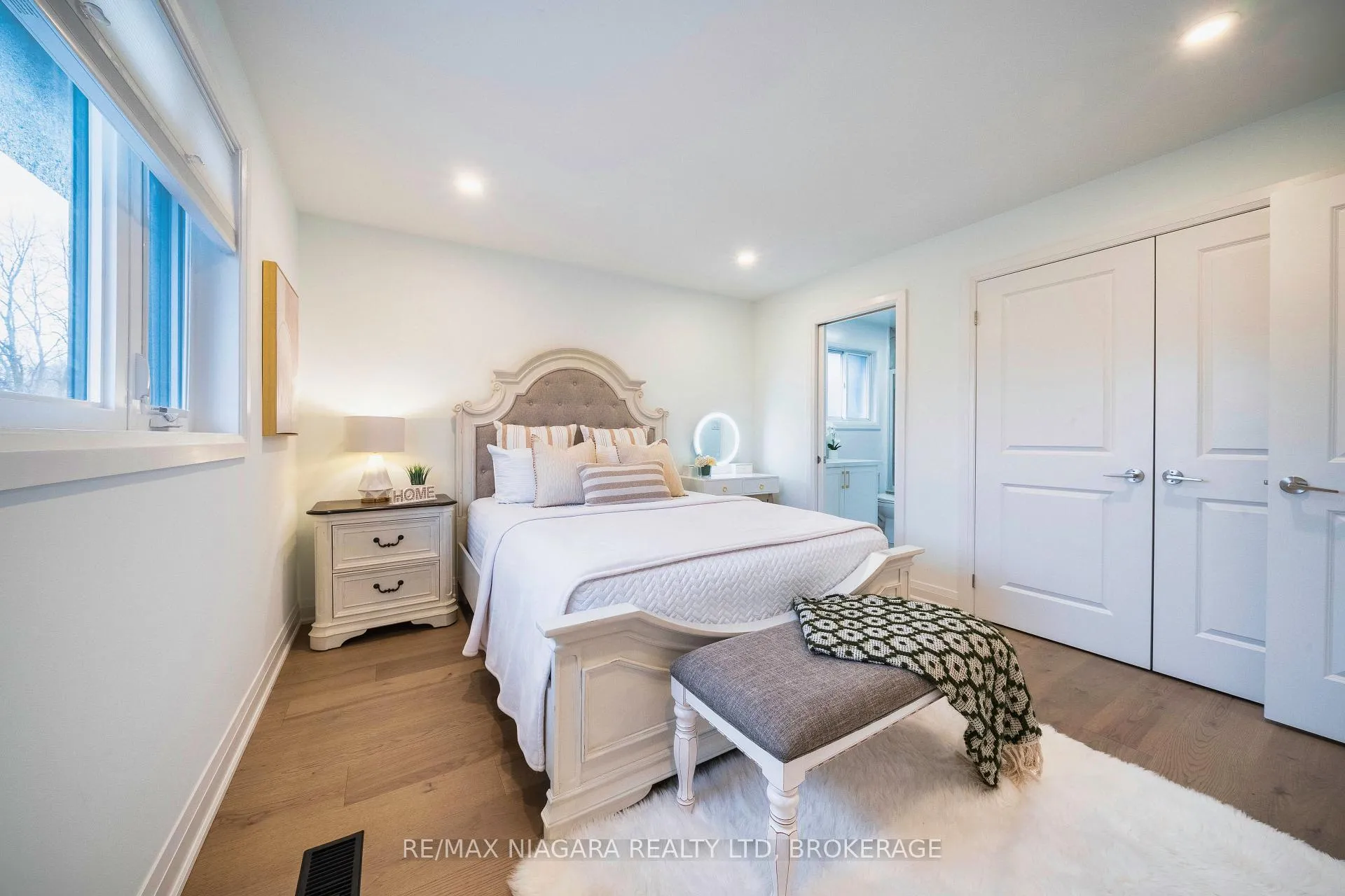 Photo 25 of 33 West Farmington Drive, St. Catharines, Grapeview — HOMEH