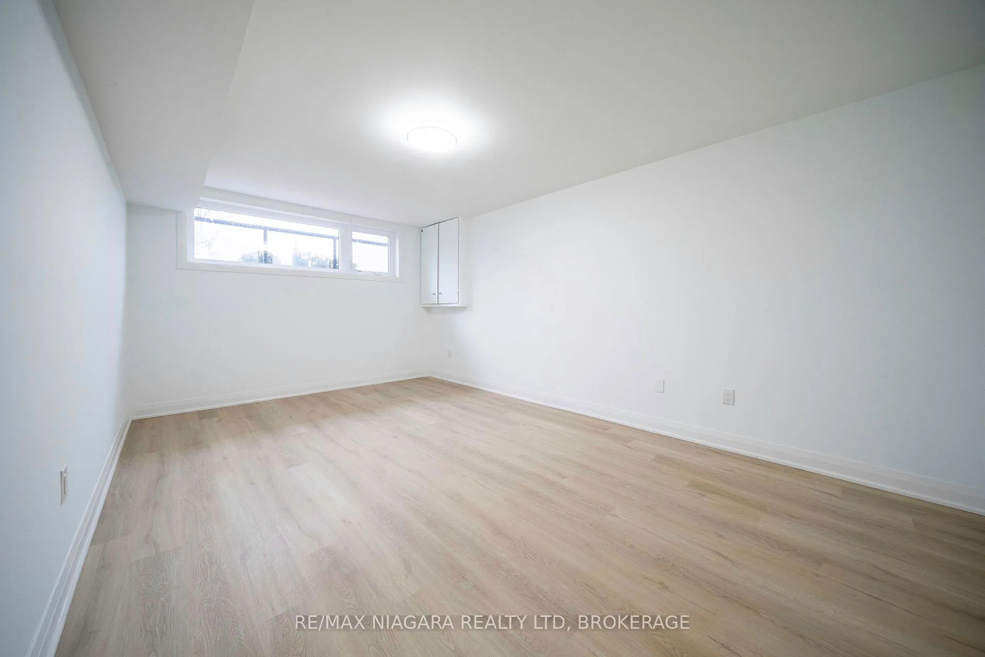 Photo 30 of 33 West Farmington Drive, St. Catharines, Grapeview — HOMEH