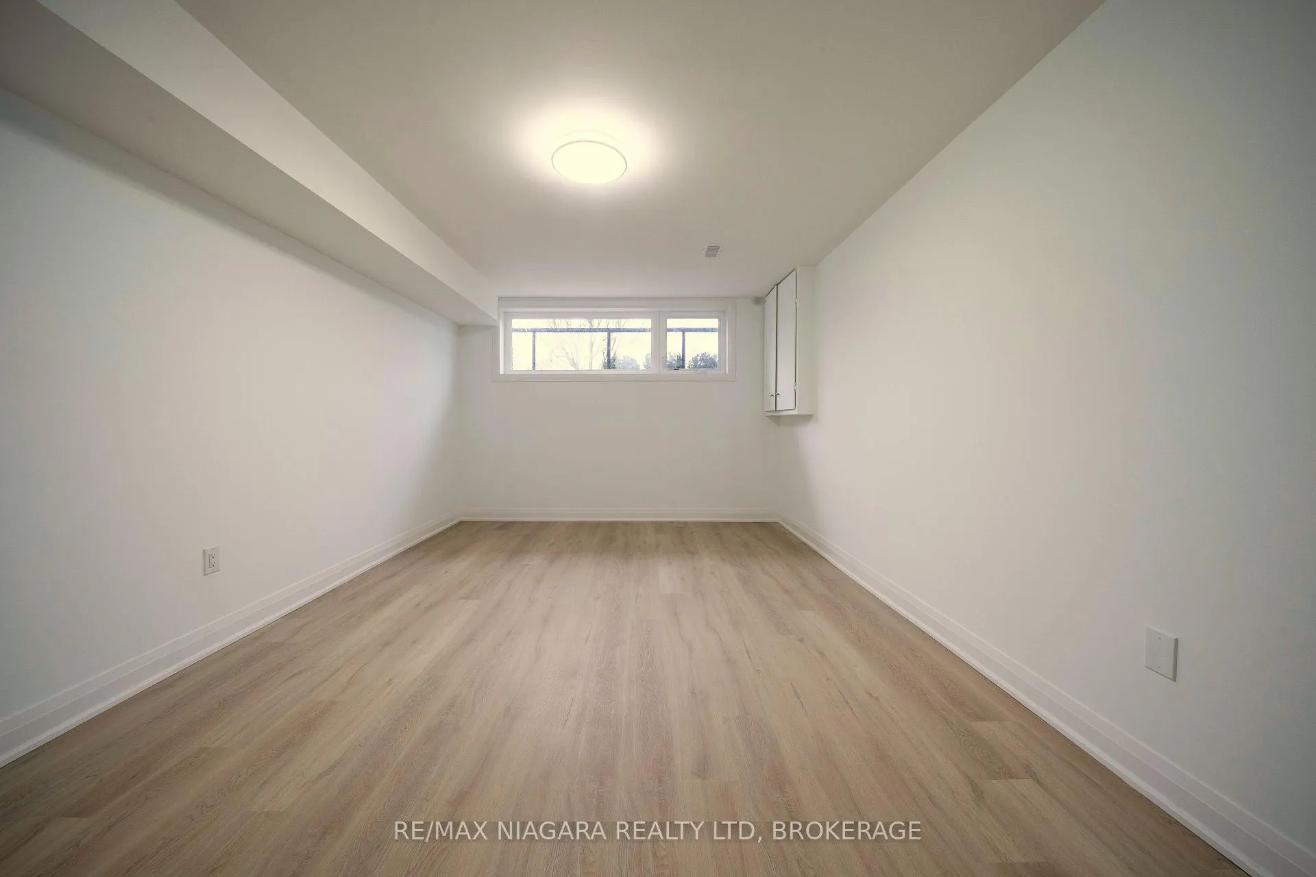 Photo 31 of 33 West Farmington Drive, St. Catharines, Grapeview — HOMEH