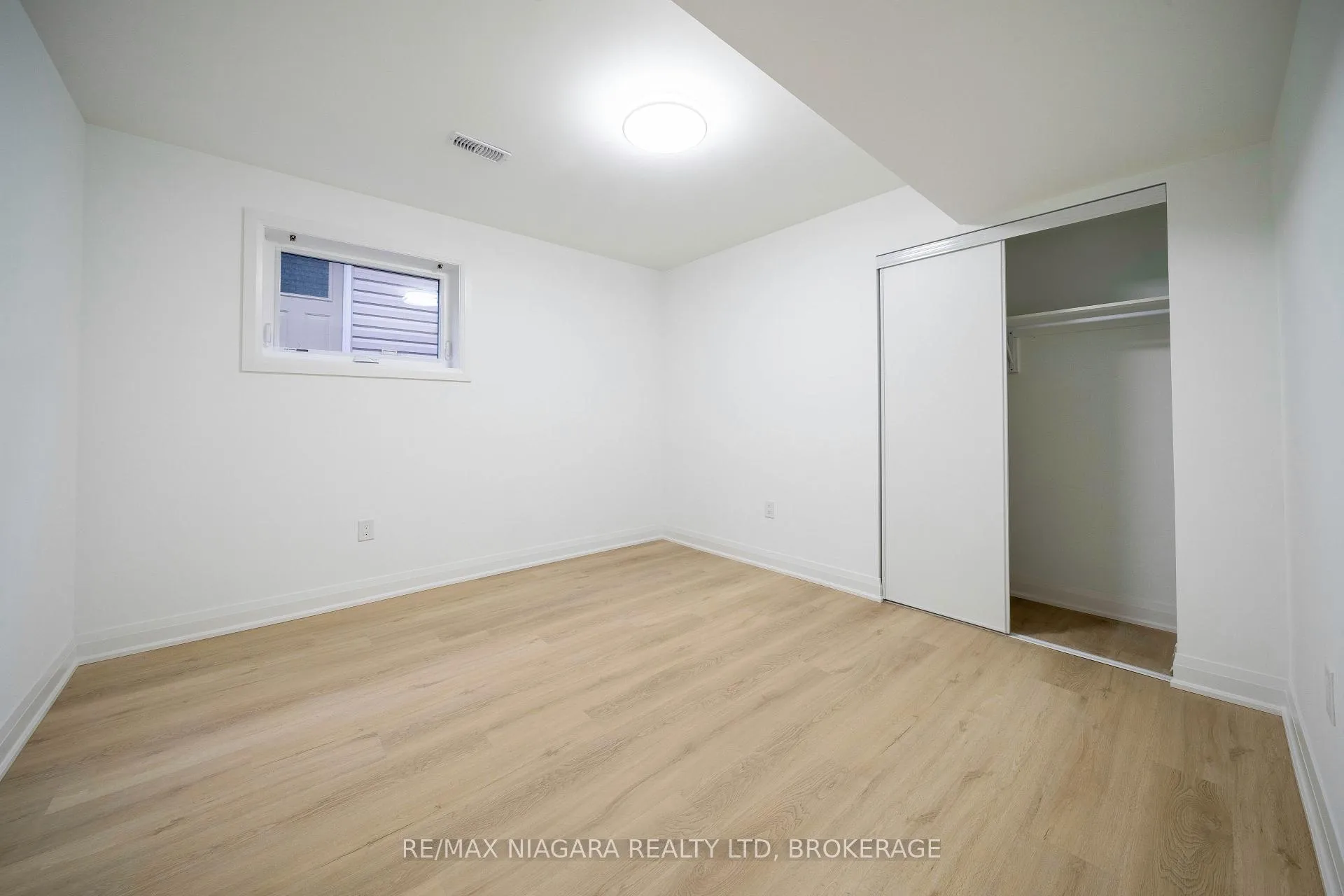 Photo 32 of 33 West Farmington Drive, St. Catharines, Grapeview — HOMEH