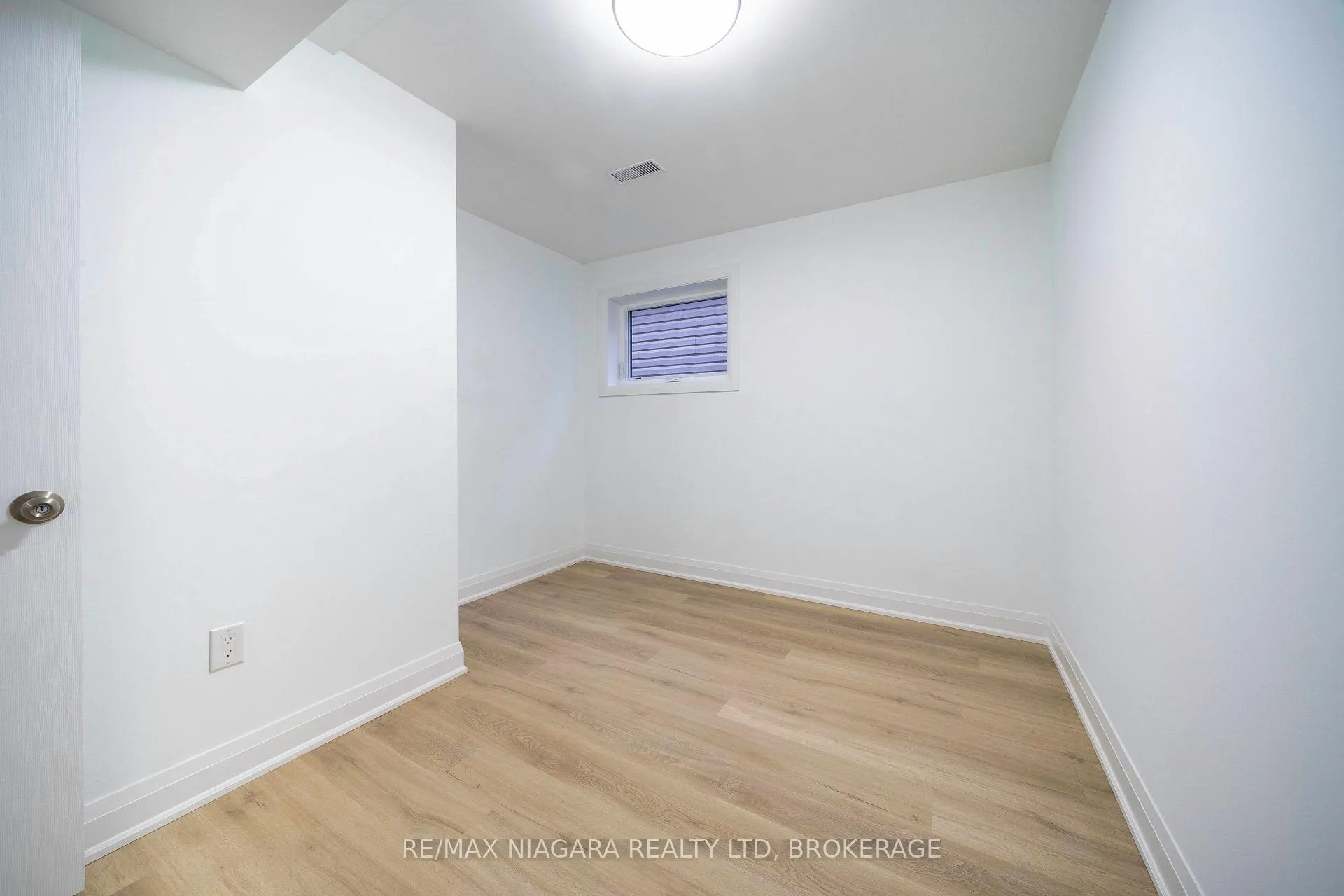 Photo 33 of 33 West Farmington Drive, St. Catharines, Grapeview — HOMEH