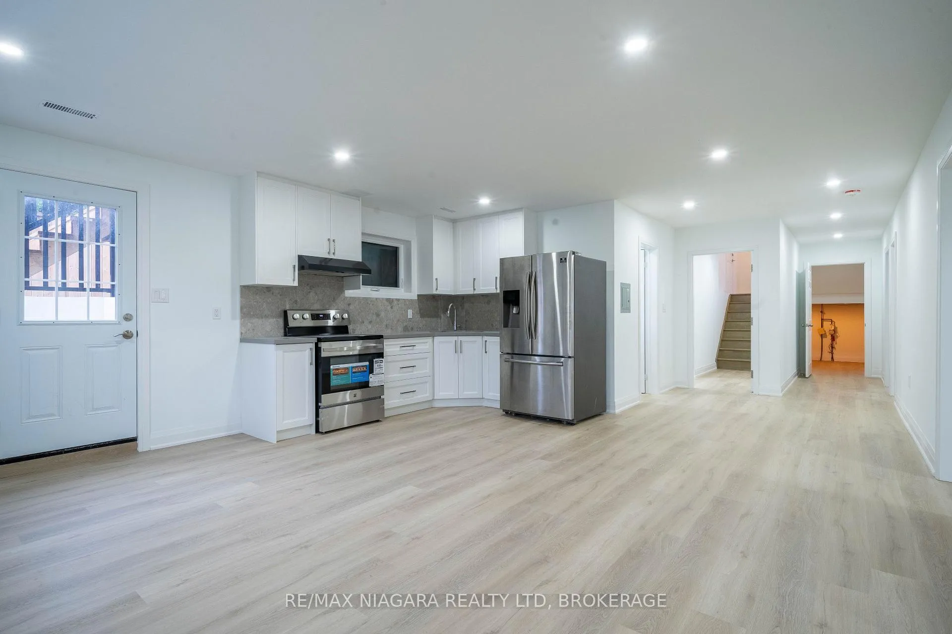 Photo 36 of 33 West Farmington Drive, St. Catharines, Grapeview — HOMEH