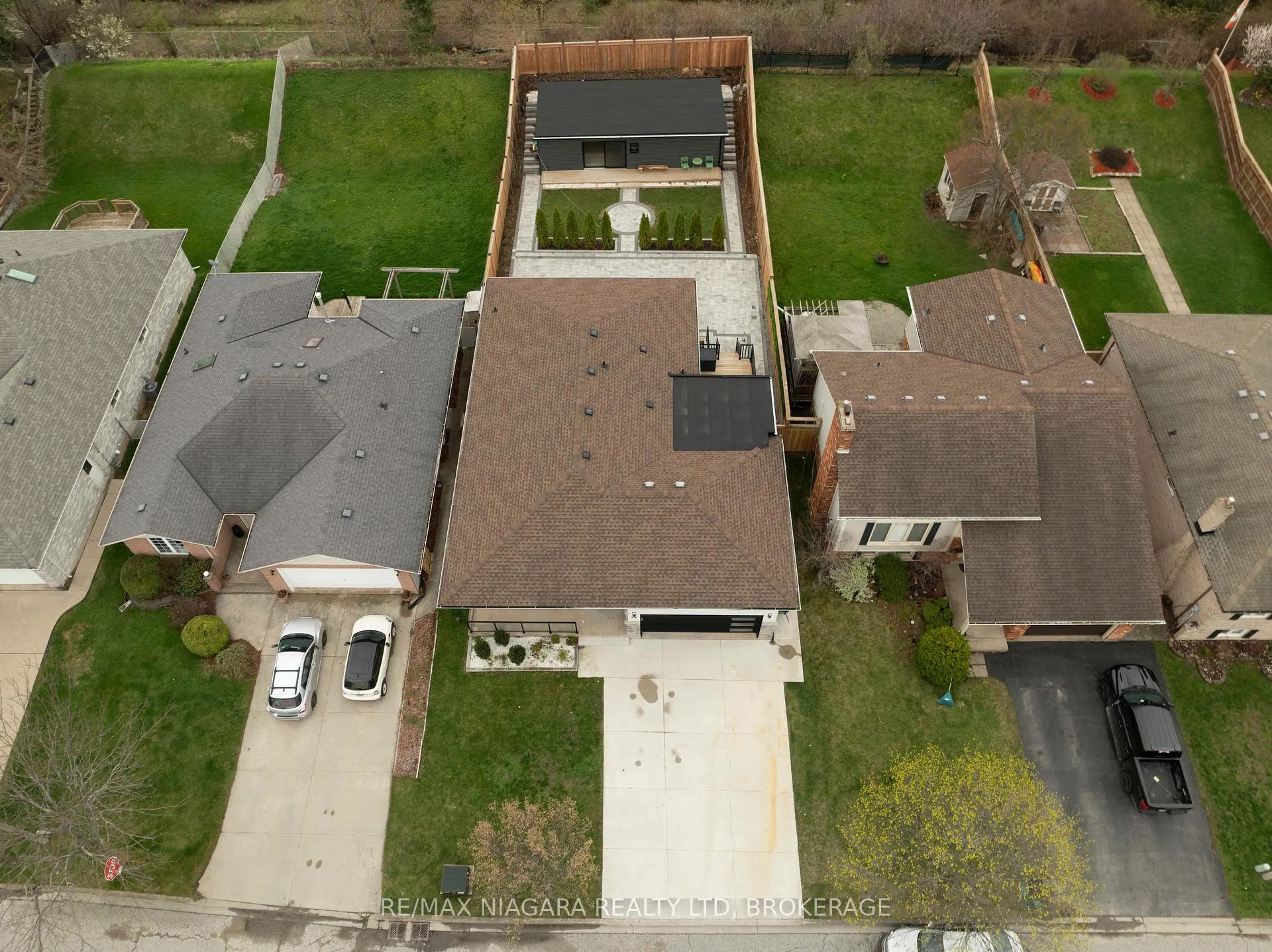 Photo 49 of 33 West Farmington Drive, St. Catharines, Grapeview — HOMEH