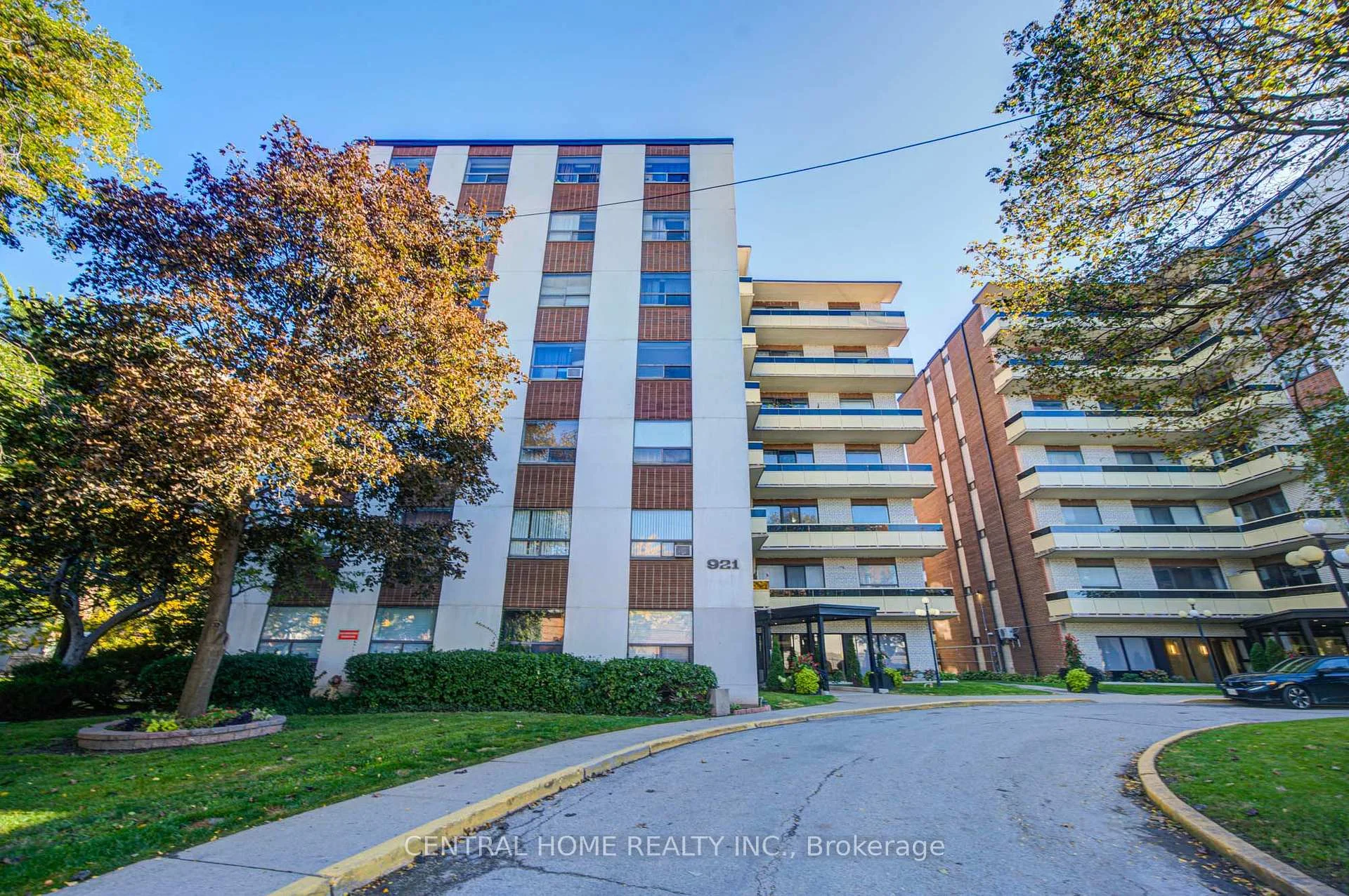 Photo of Unit 504, 921 Midland Avenue