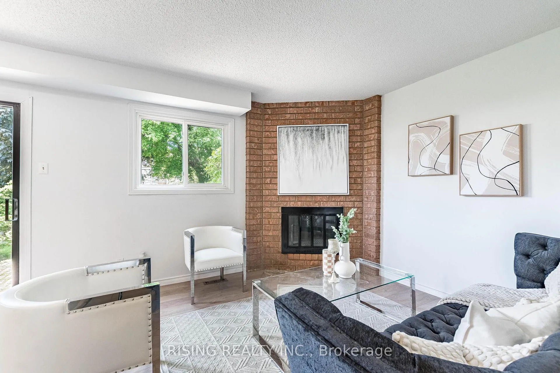 Photo 13 of 21 Driftwood Crescent, Brampton, Heart Lake East — HOMEH