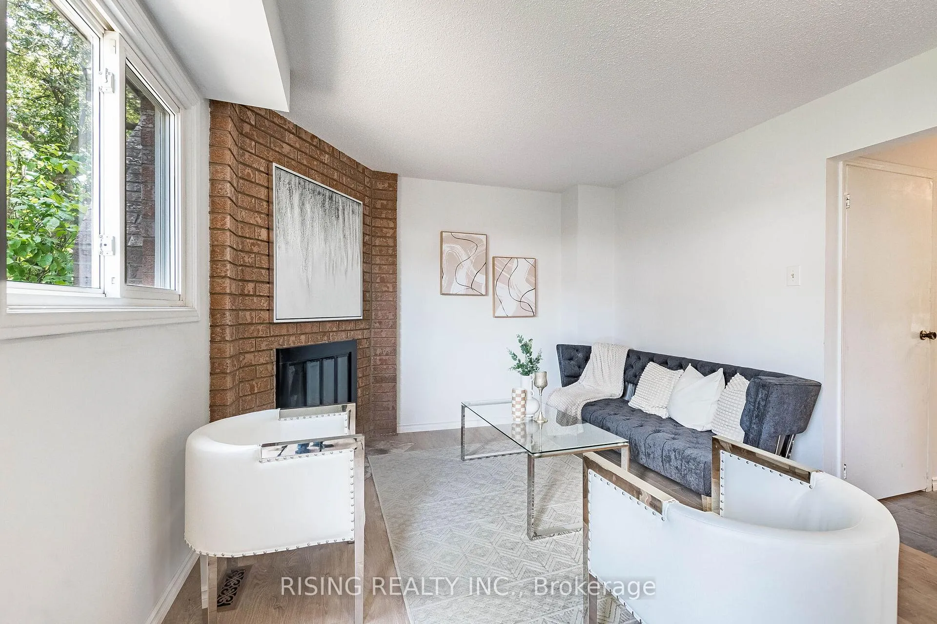 Photo 14 of 21 Driftwood Crescent, Brampton, Heart Lake East — HOMEH