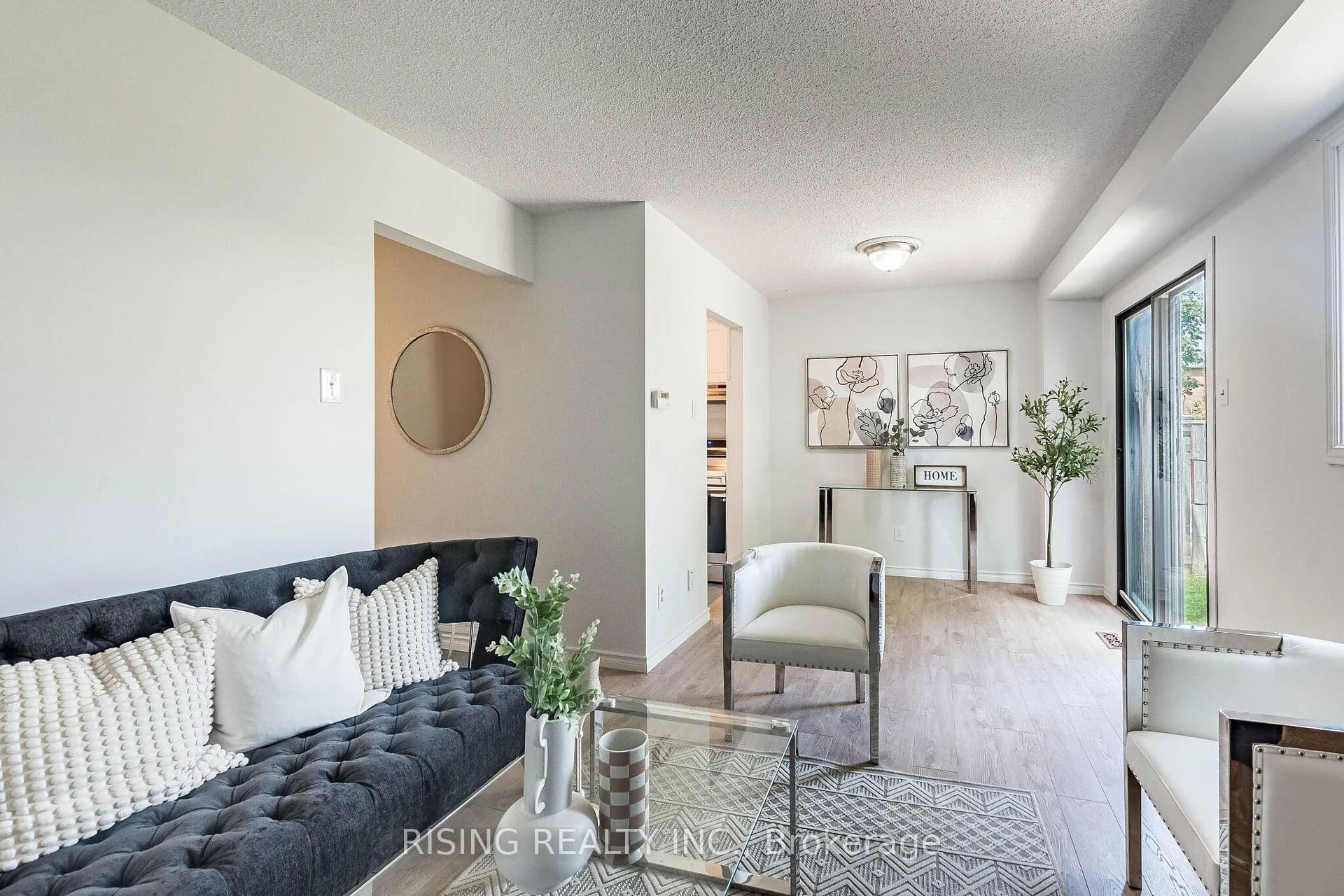 Photo 15 of 21 Driftwood Crescent, Brampton, Heart Lake East — HOMEH