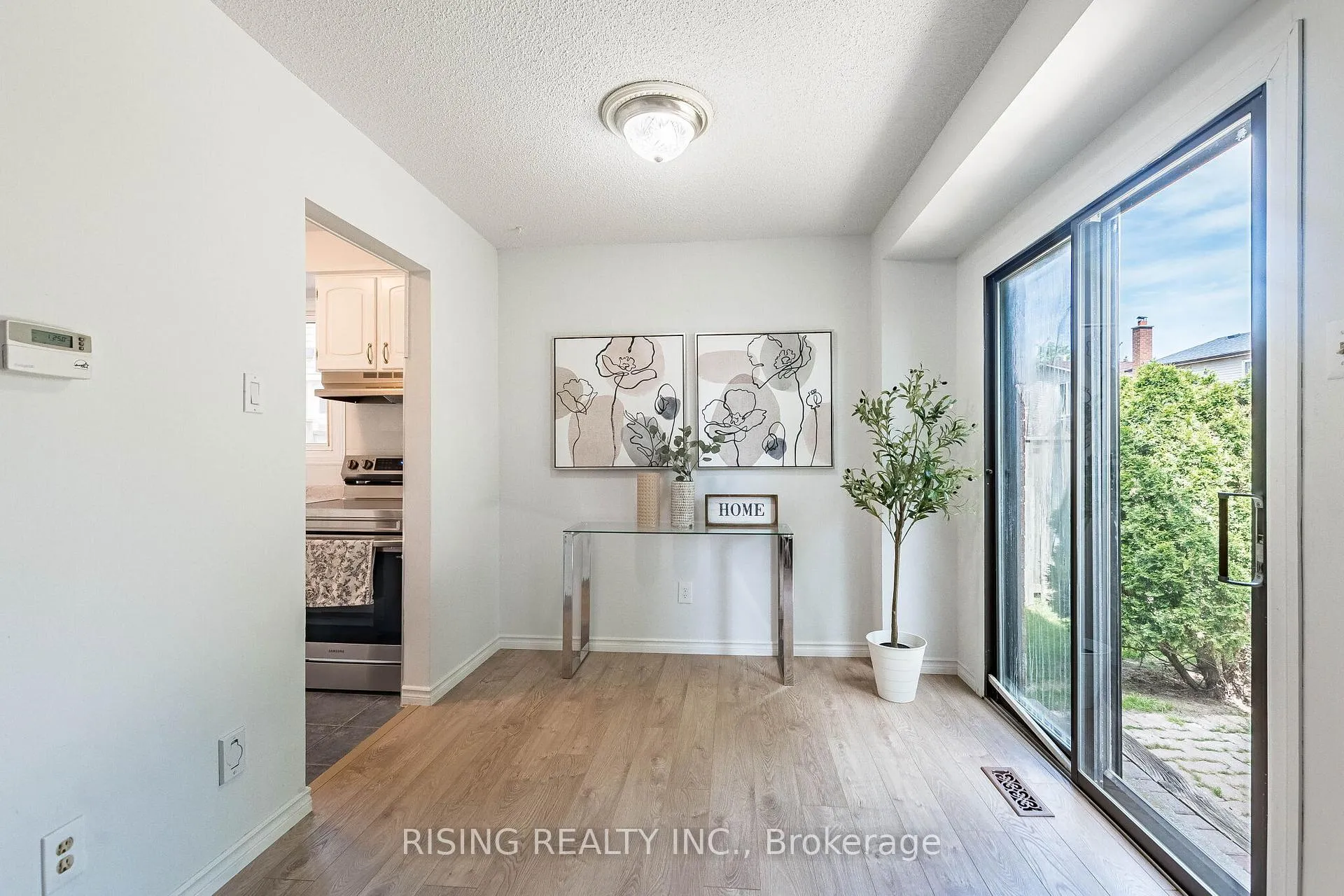 Photo 17 of 21 Driftwood Crescent, Brampton, Heart Lake East — HOMEH