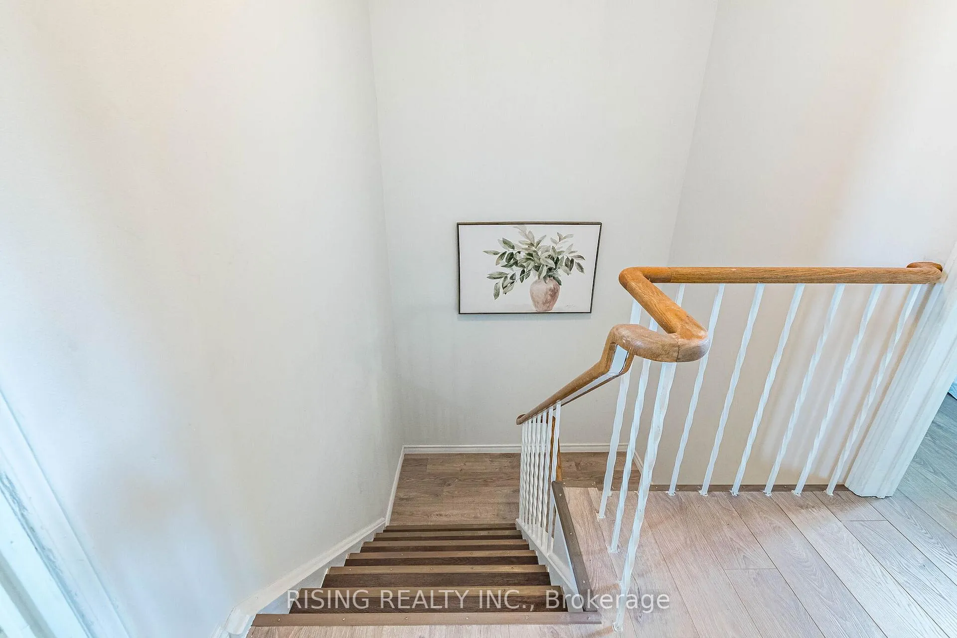 Photo 19 of 21 Driftwood Crescent, Brampton, Heart Lake East — HOMEH