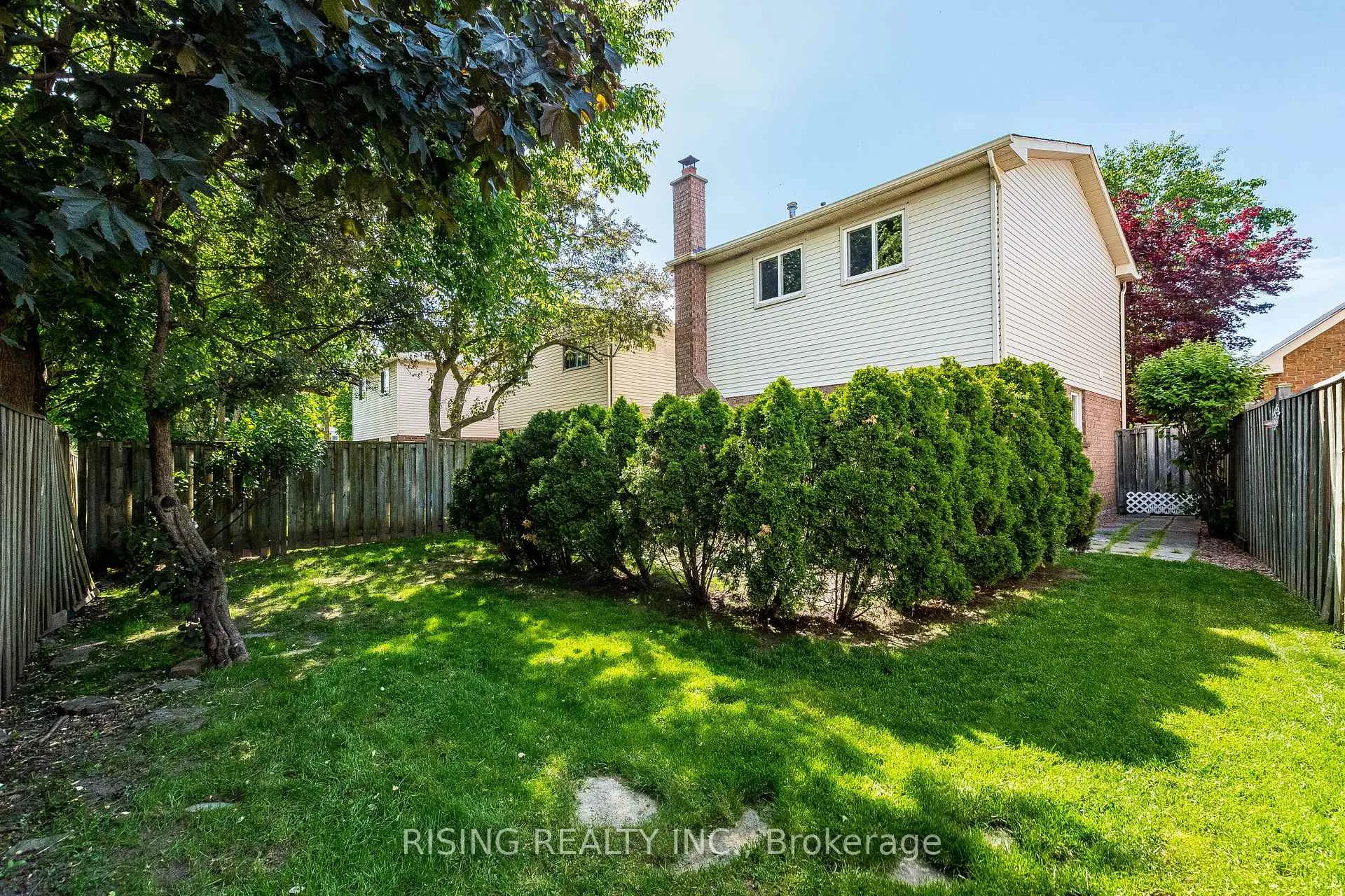 Photo 36 of 21 Driftwood Crescent, Brampton, Heart Lake East — HOMEH
