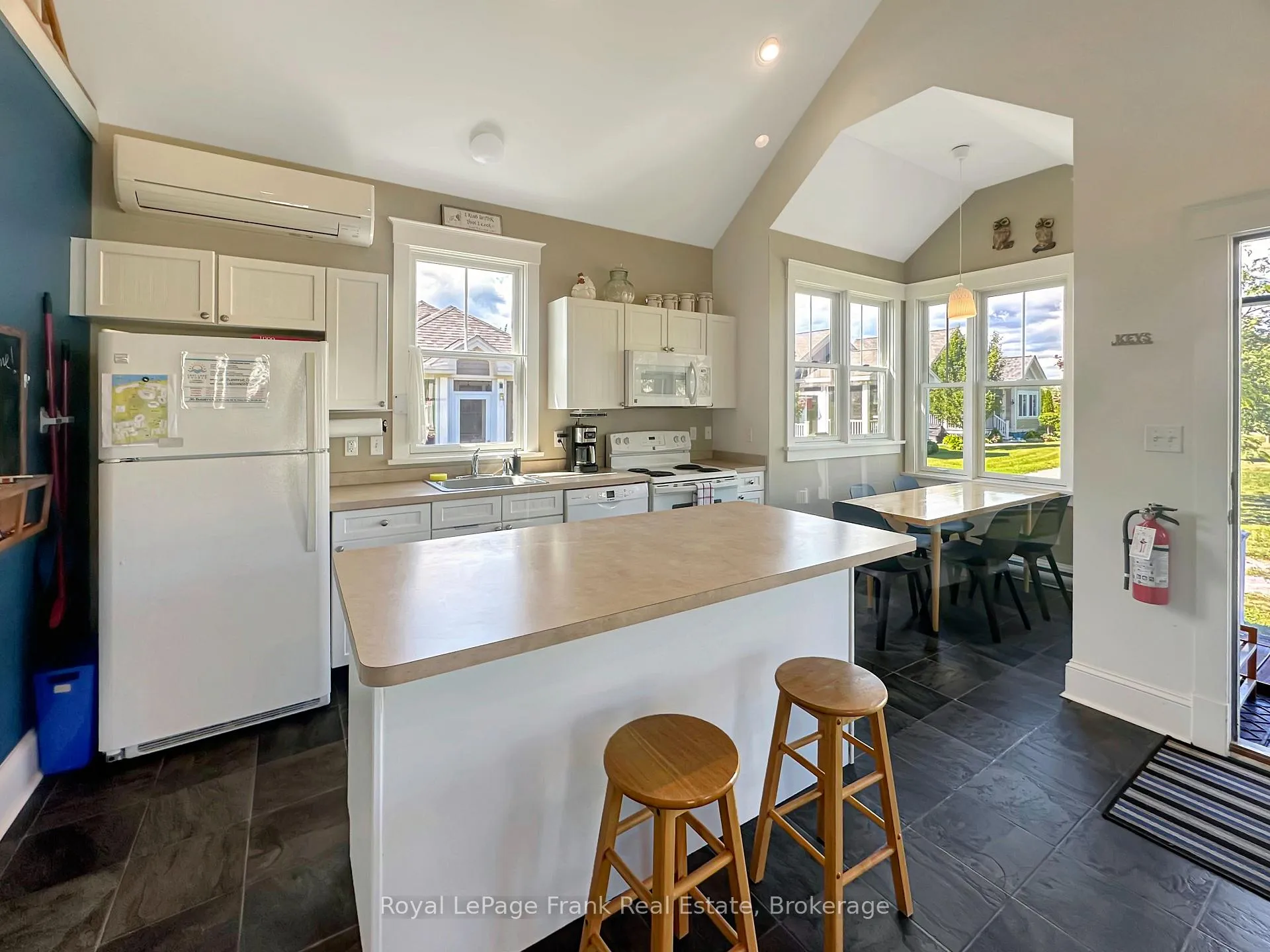Photo 46 of Unit 33, 25 Butternut Lane, Prince Edward County, Athol Ward — HOMEH