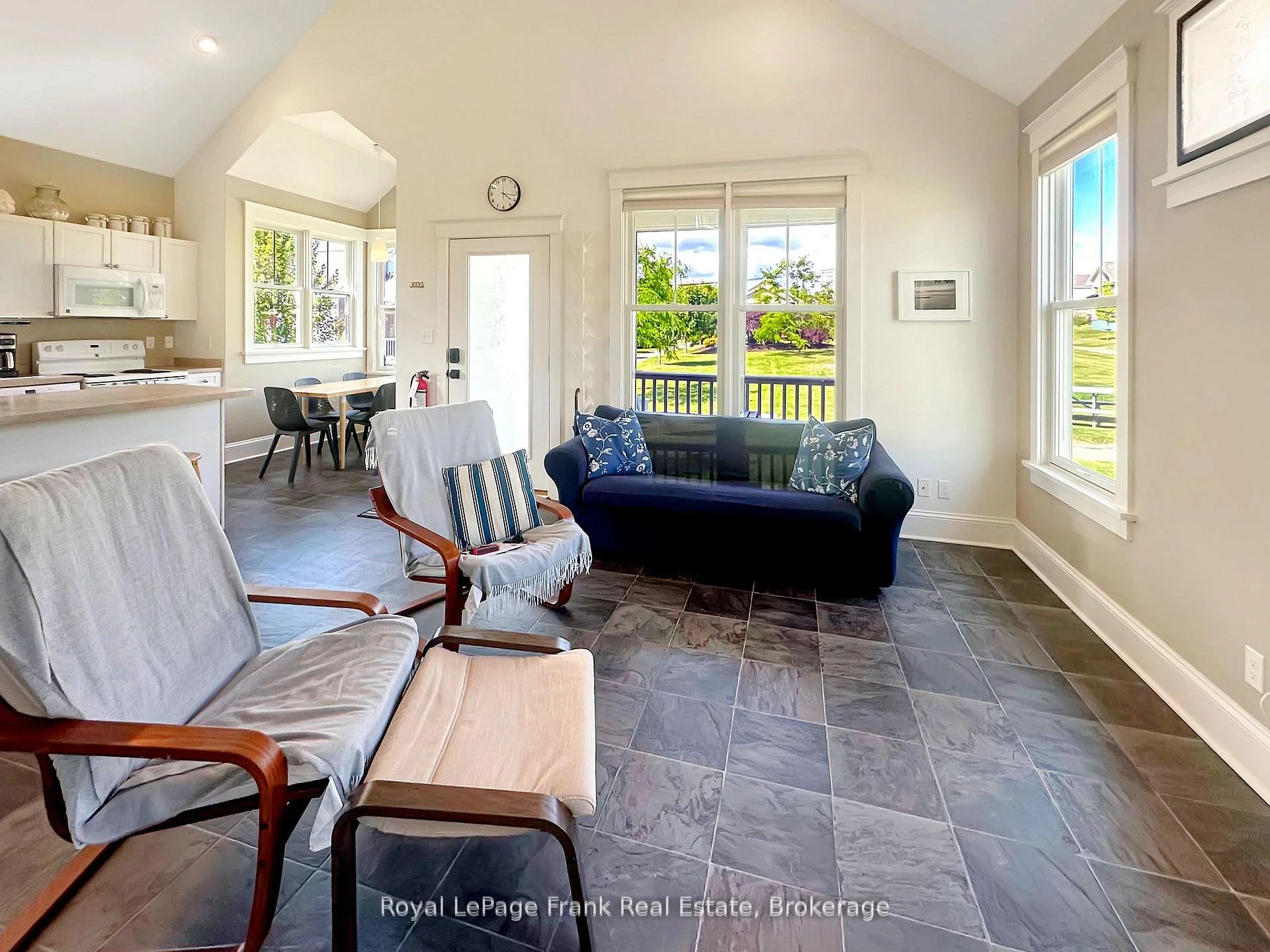 Photo 8 of Unit 33, 25 Butternut Lane, Prince Edward County, Athol Ward — HOMEH