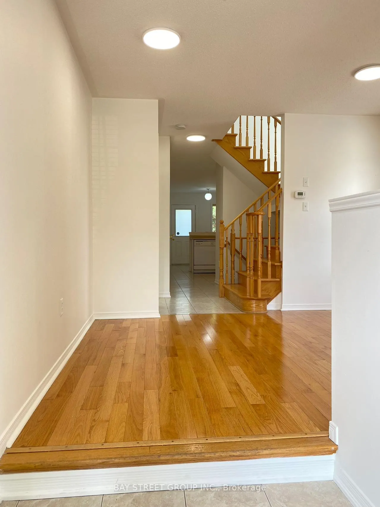 Photo 3 of 39 Levellands Crescent, Richmond Hill, Langstaff — HOMEH